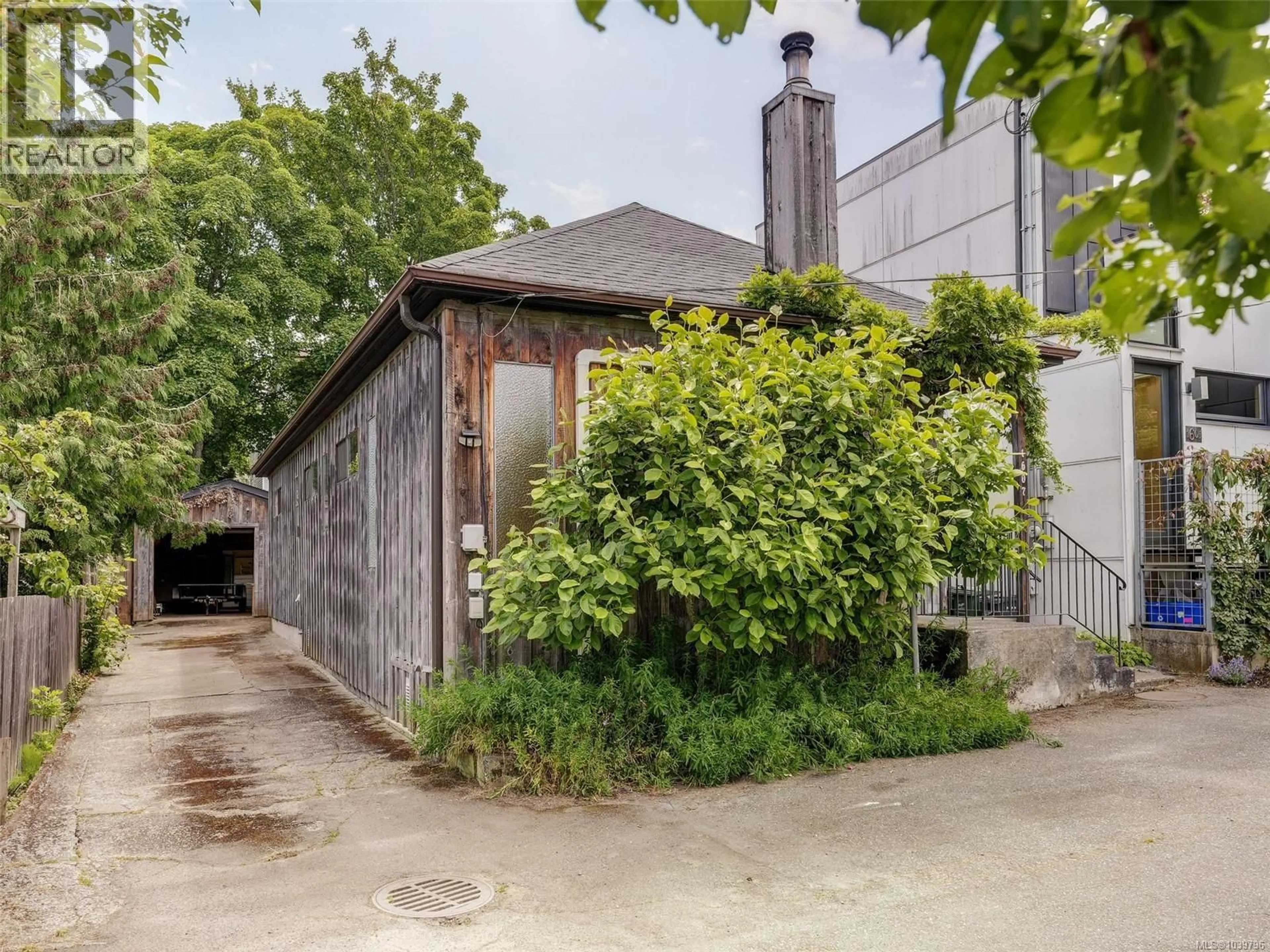 Shed for 1607 REBECCA STREET, Victoria British Columbia V8T3N3