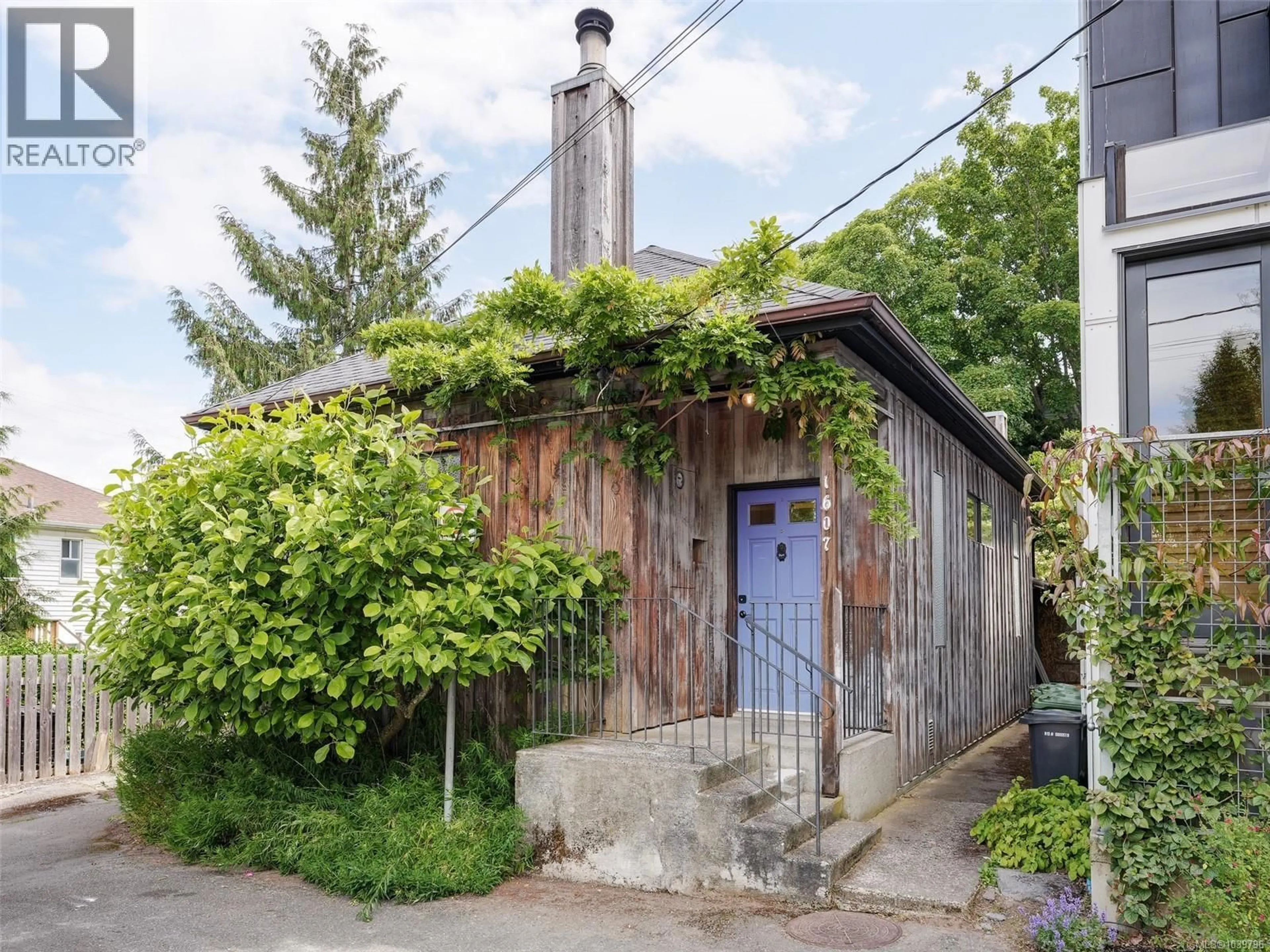Shed for 1607 REBECCA STREET, Victoria British Columbia V8T3N3