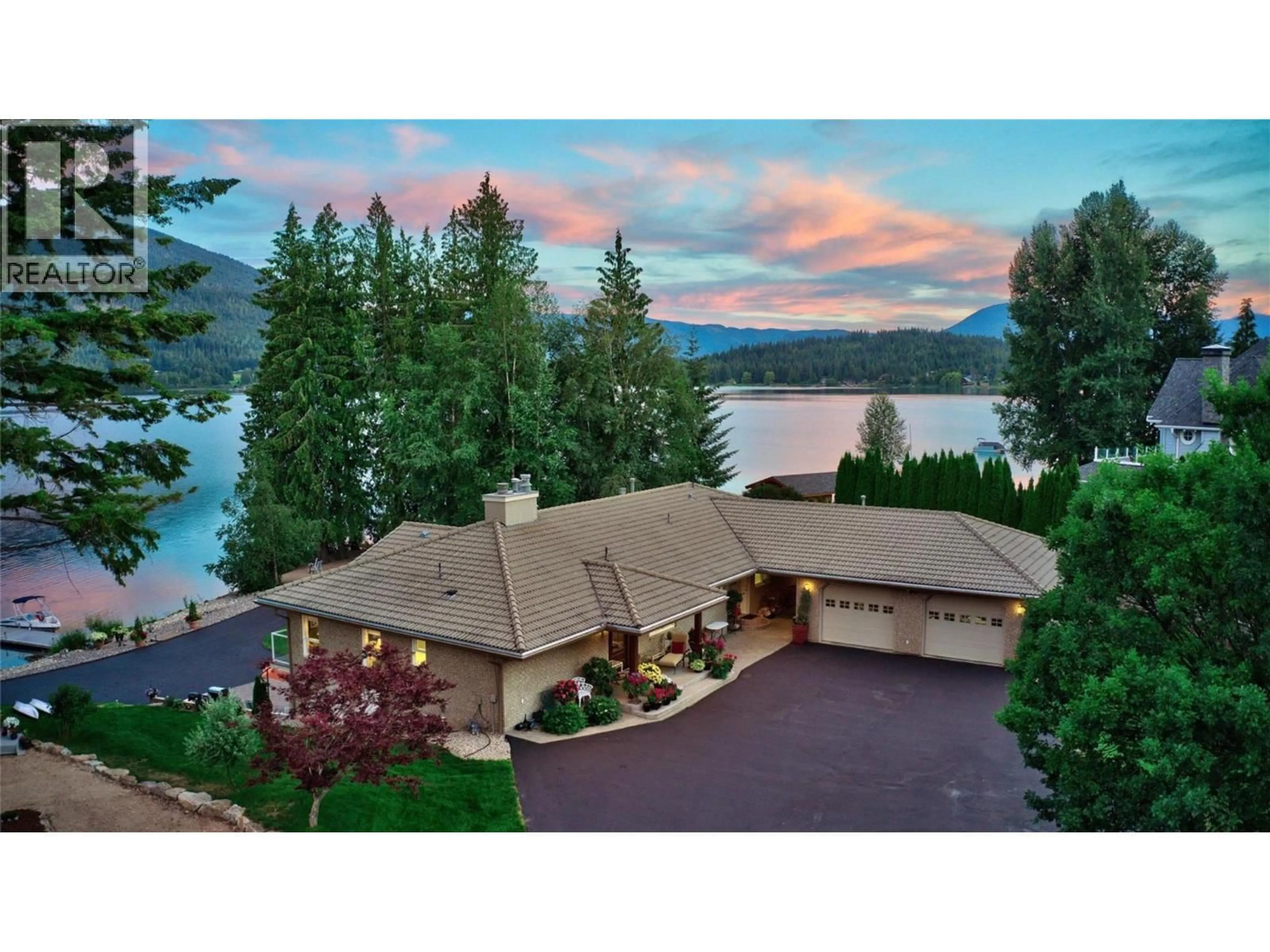 A pic from outside/outdoor area/front of a property/back of a property/a pic from drone, water/lake/river/ocean view for 3886 PARRI ROAD, Sorrento British Columbia V0E2W1