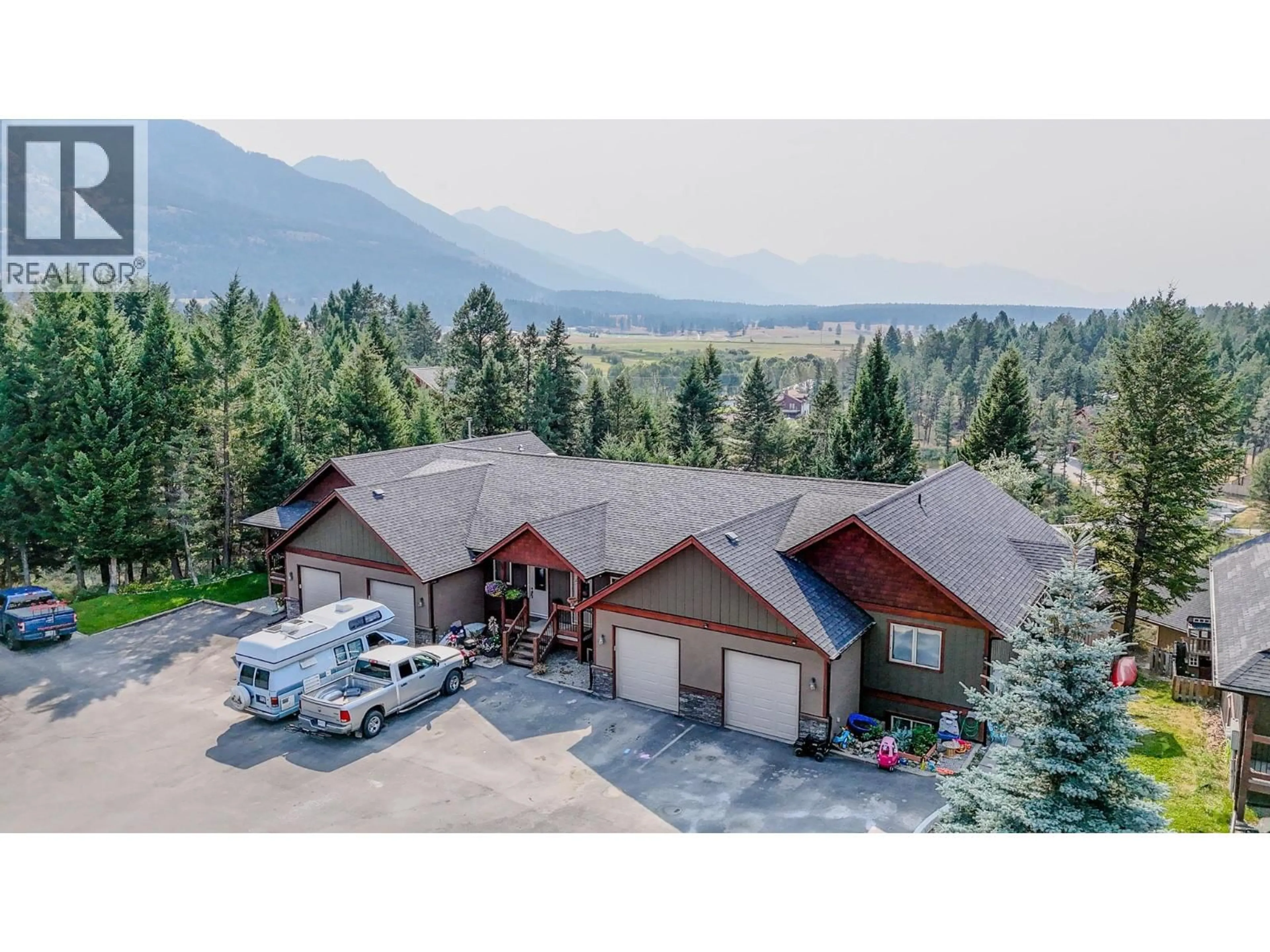 A pic from outside/outdoor area/front of a property/back of a property/a pic from drone, mountain view for 3 - 989 SWANSEA VIEW ROAD, Windermere British Columbia V0A1K3
