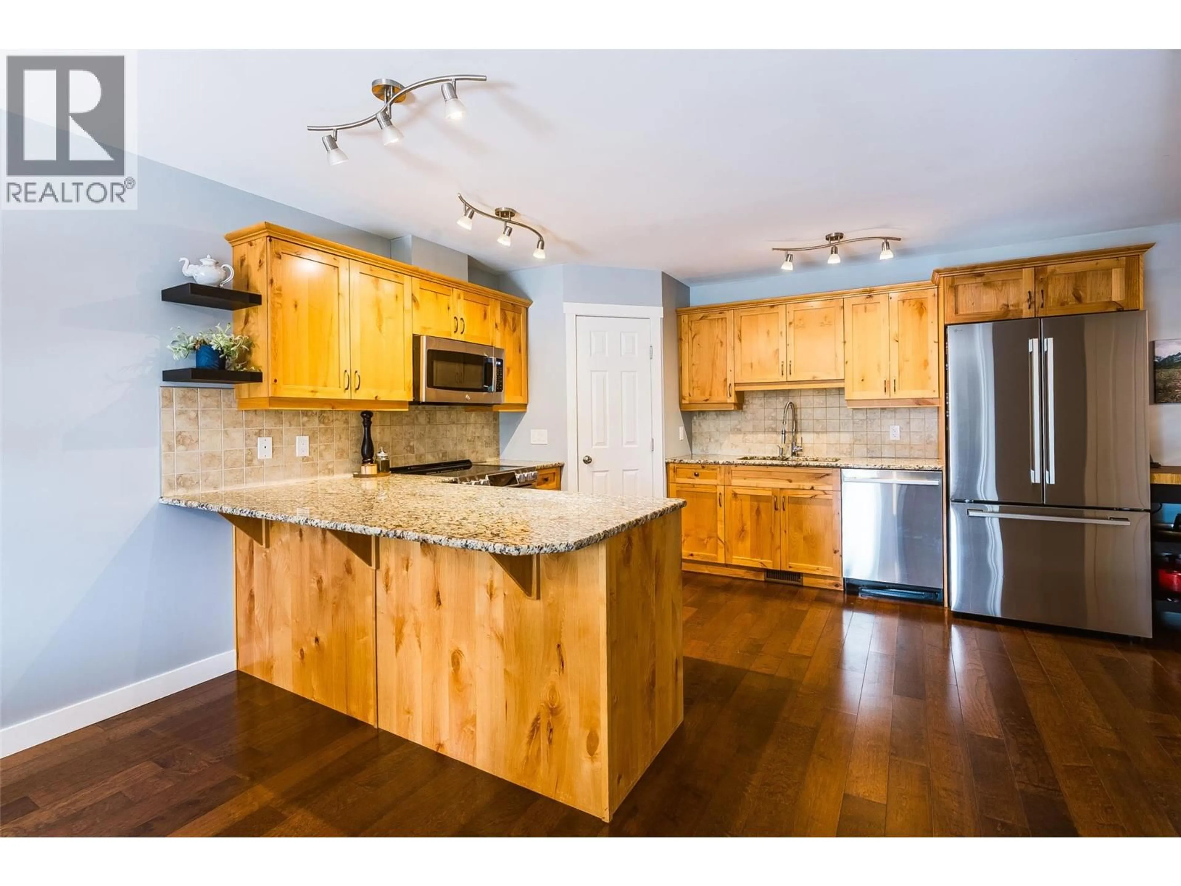 Open concept kitchen, wood/laminate floor for 3 - 989 SWANSEA VIEW ROAD, Windermere British Columbia V0A1K3