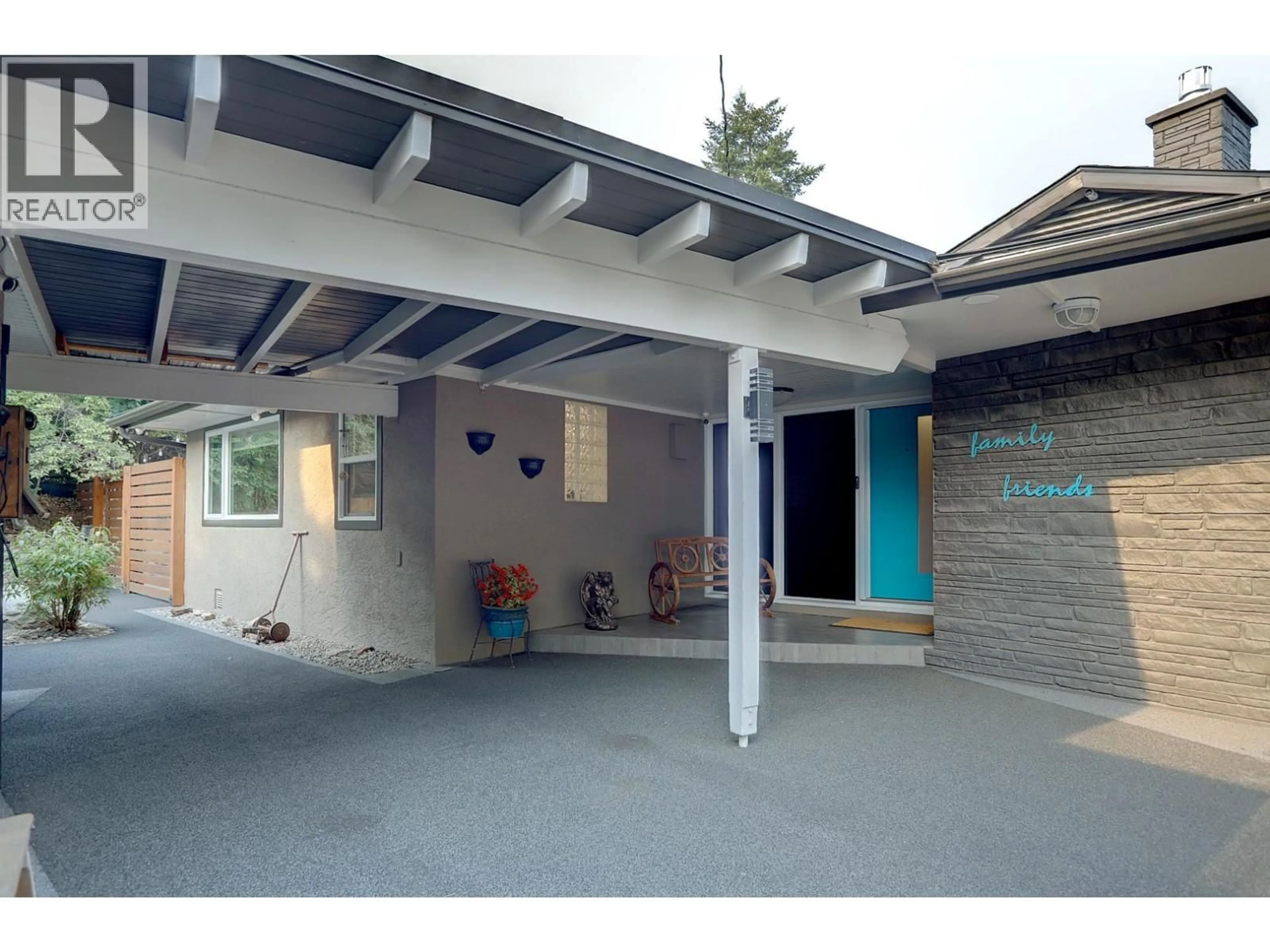 Indoor garage for 3006 22 STREET, Vernon British Columbia V1T4H6