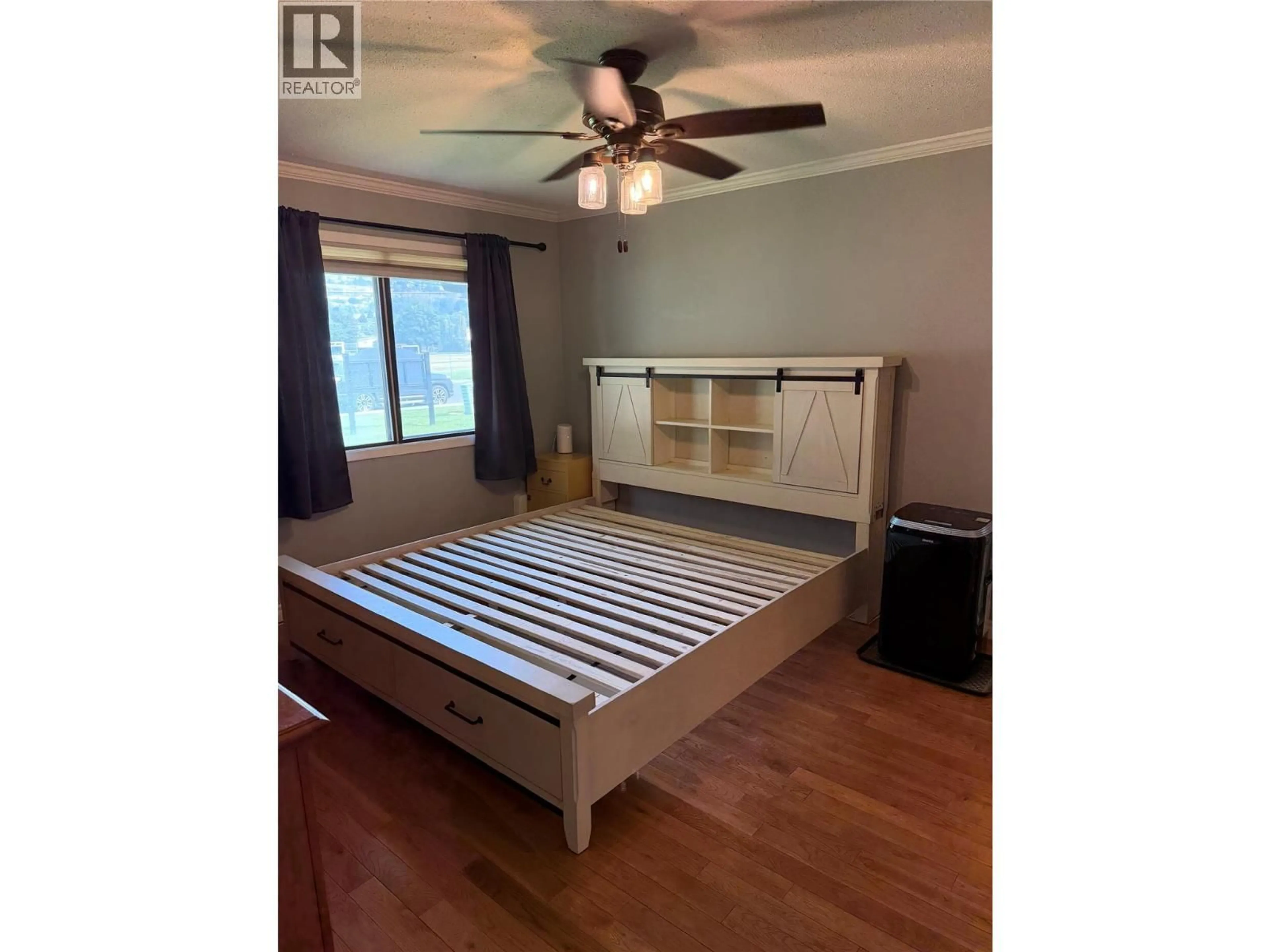 Bedroom with bed, wood/laminate floor for 1 - 220 PRIOR ROAD SOUTH, Kelowna British Columbia V1X2Y4
