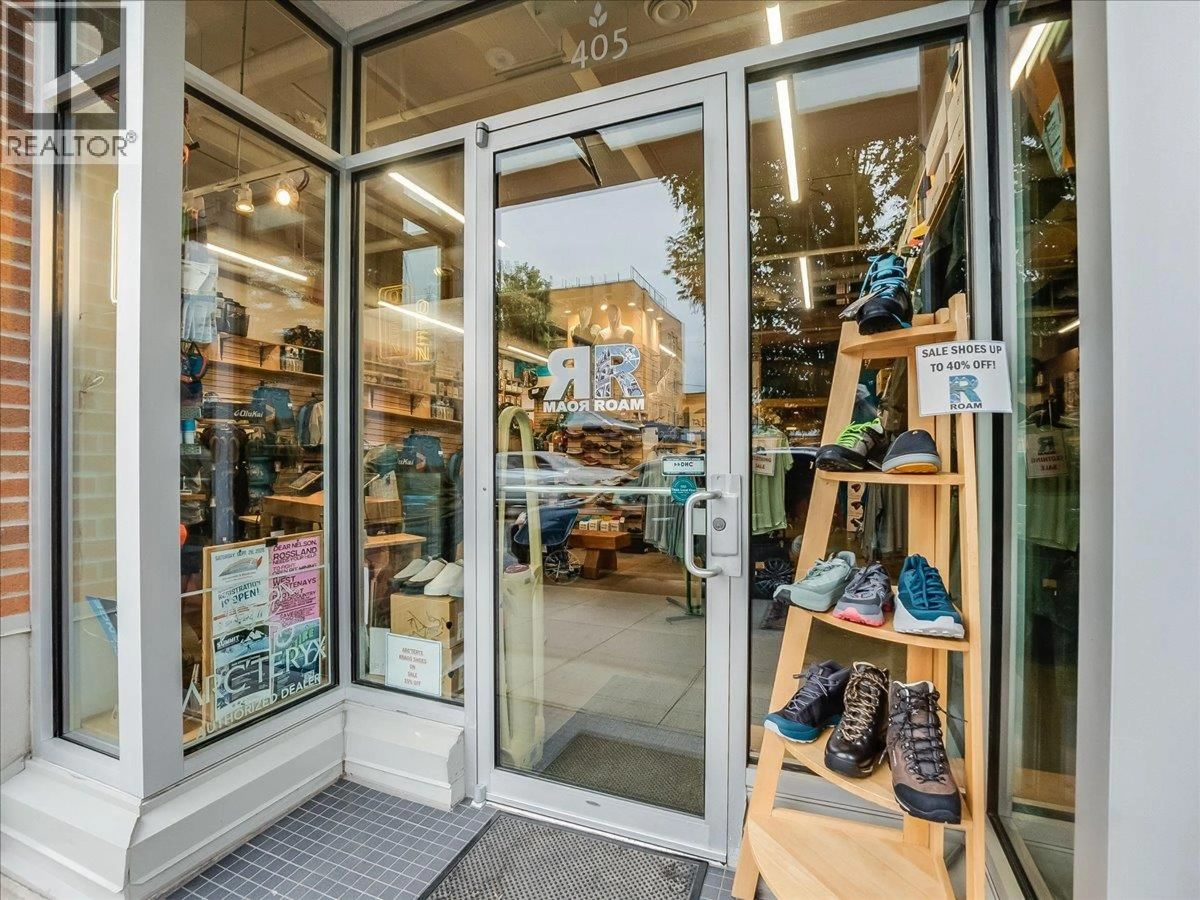 Indoor entryway for 405 HALL STREET, Nelson British Columbia V1L1Y9