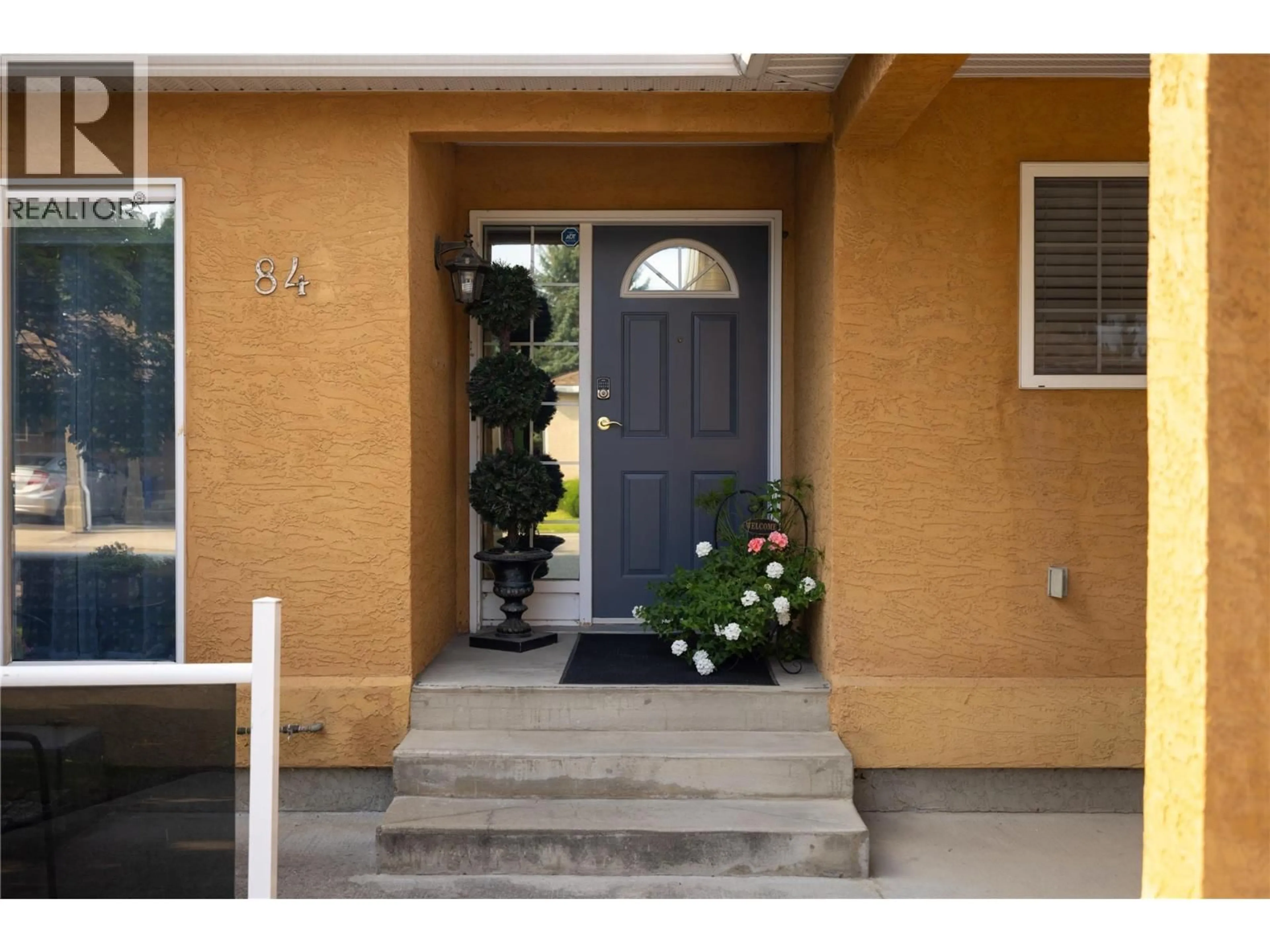 Indoor entryway for 84 - 2210 LOUIE DRIVE, West Kelowna British Columbia V4T2L7