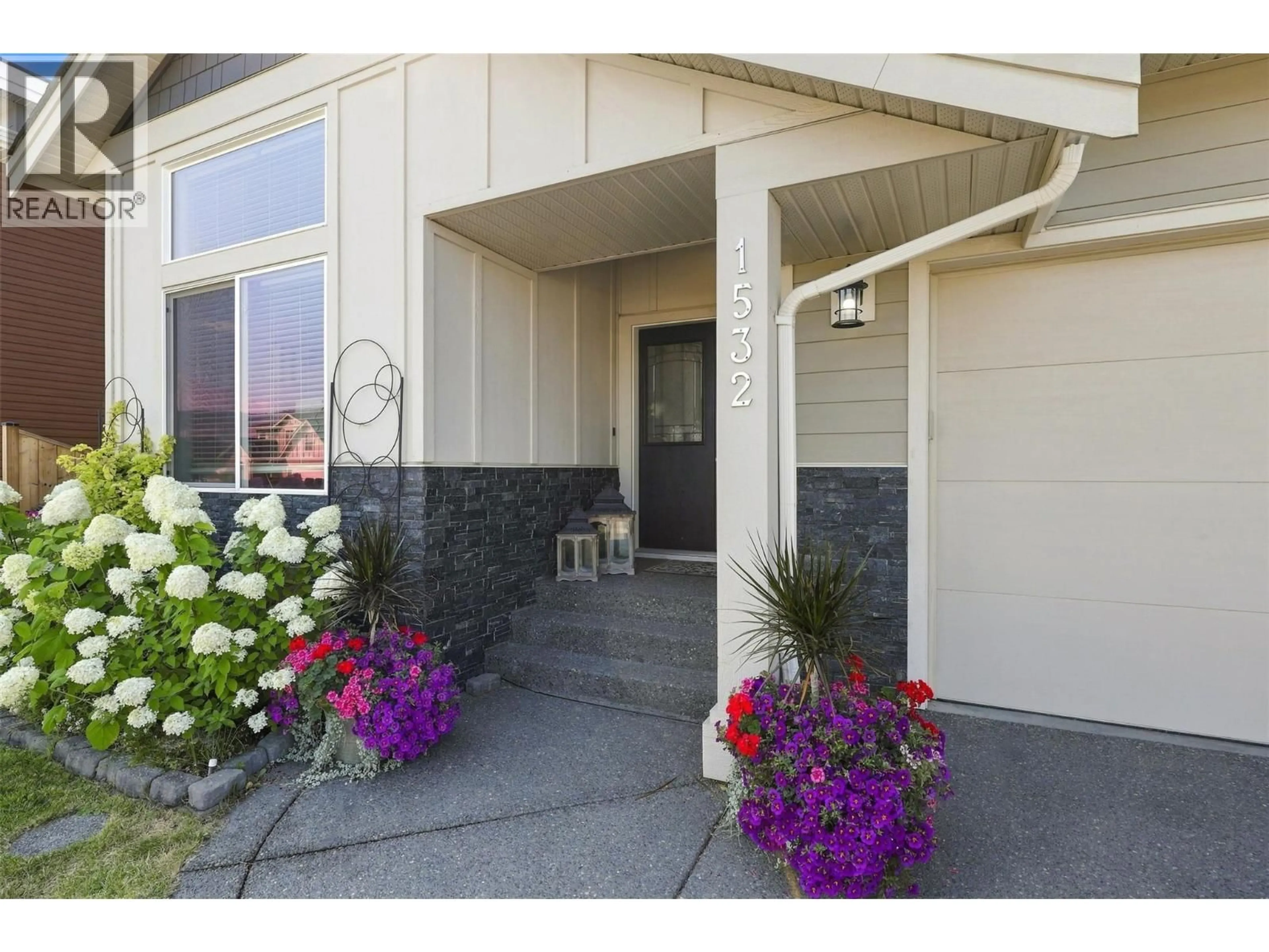 Indoor entryway for 1532 EMERALD DRIVE, Kamloops British Columbia V2E0C1