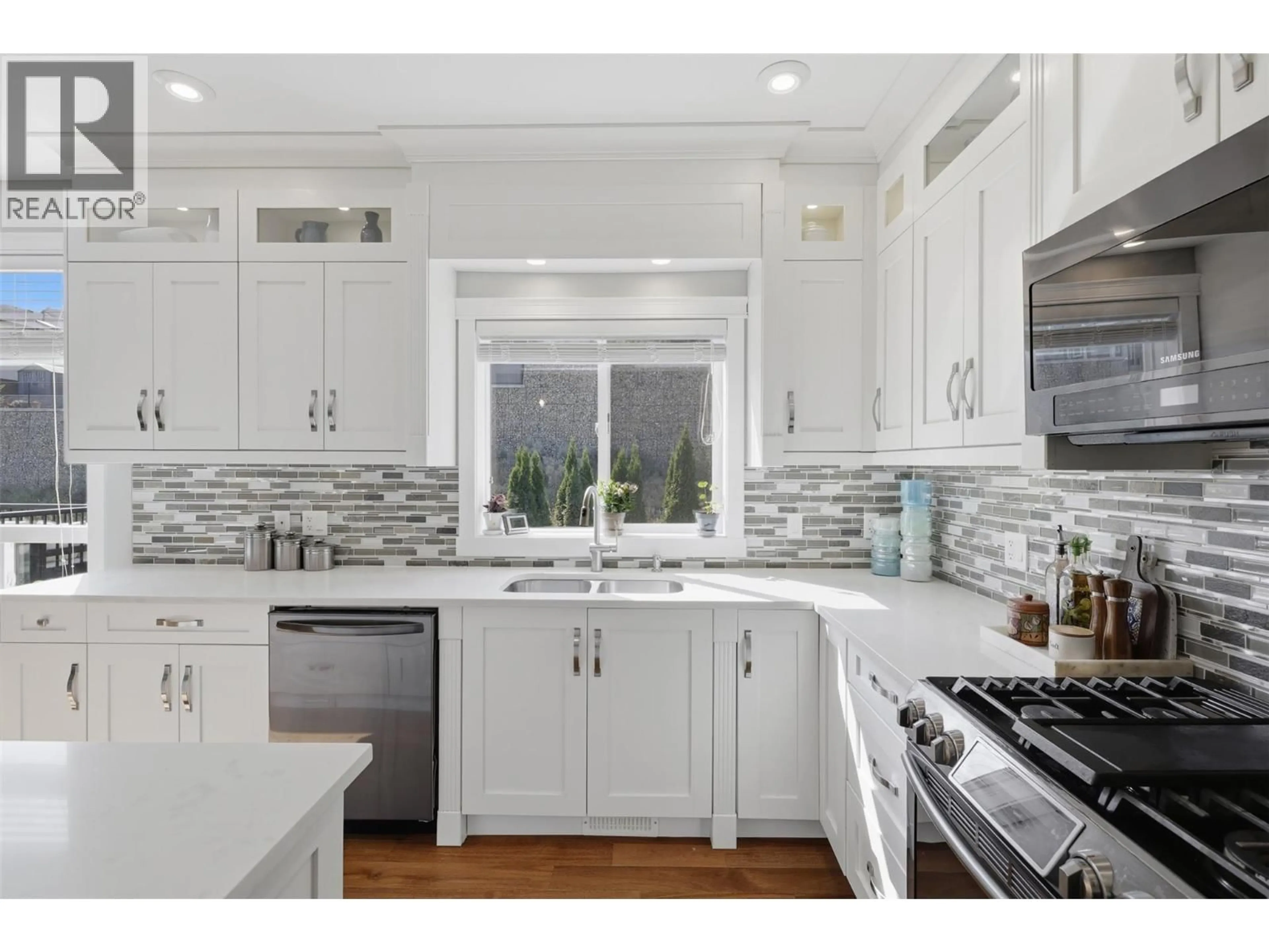 Contemporary kitchen, ceramic/tile floor for 1532 EMERALD DRIVE, Kamloops British Columbia V2E0C1