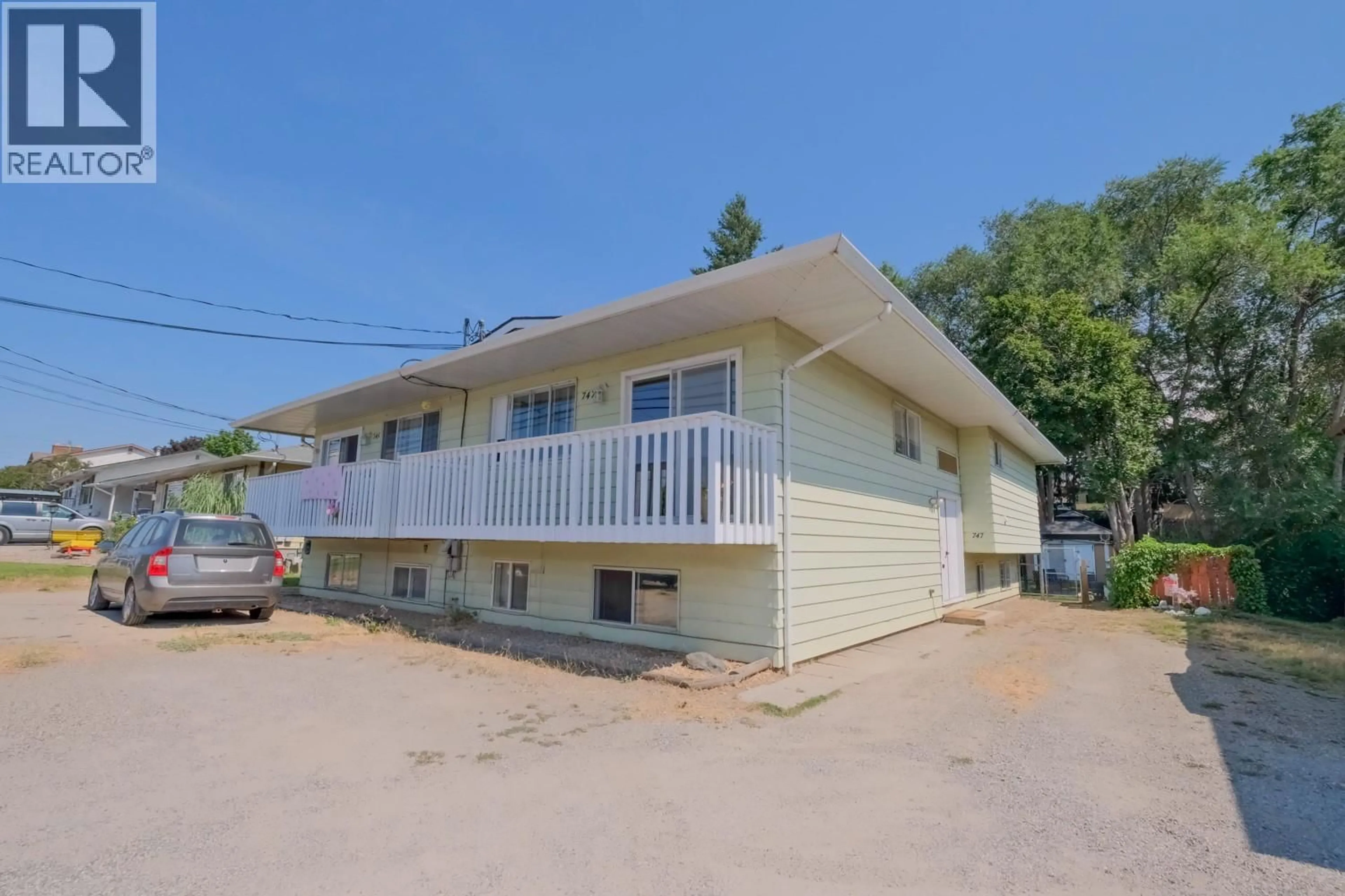 Patio, building for 747 HOLLYWOOD ROAD SOUTH, Kelowna British Columbia V1X5N1