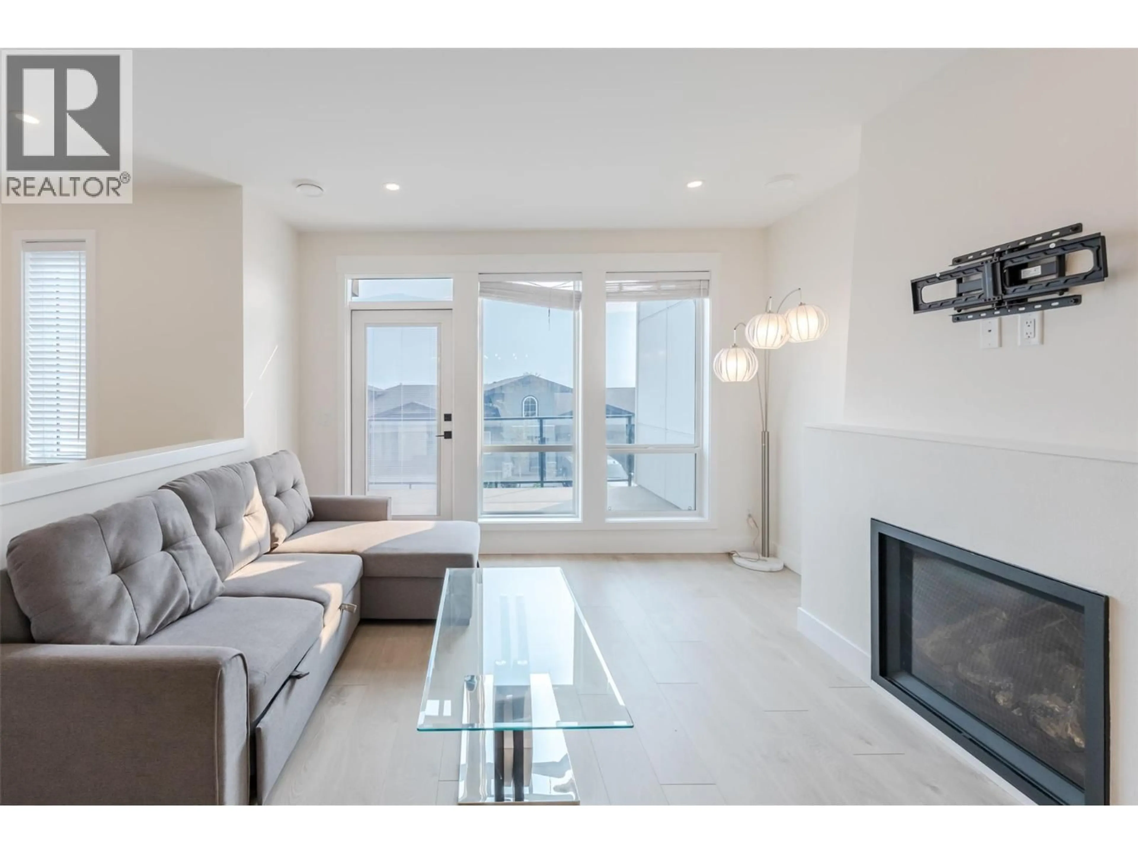 Living room with furniture, unknown for 52 - 8000 VEDETTE DRIVE, Osoyoos British Columbia V0H1V2