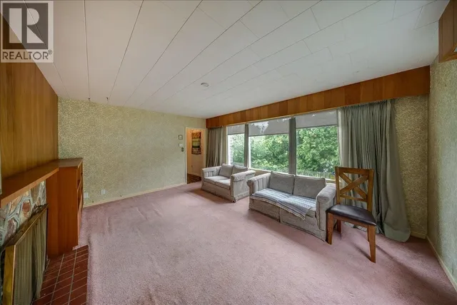 306 SYLVIA CRESCENT, Trail 3