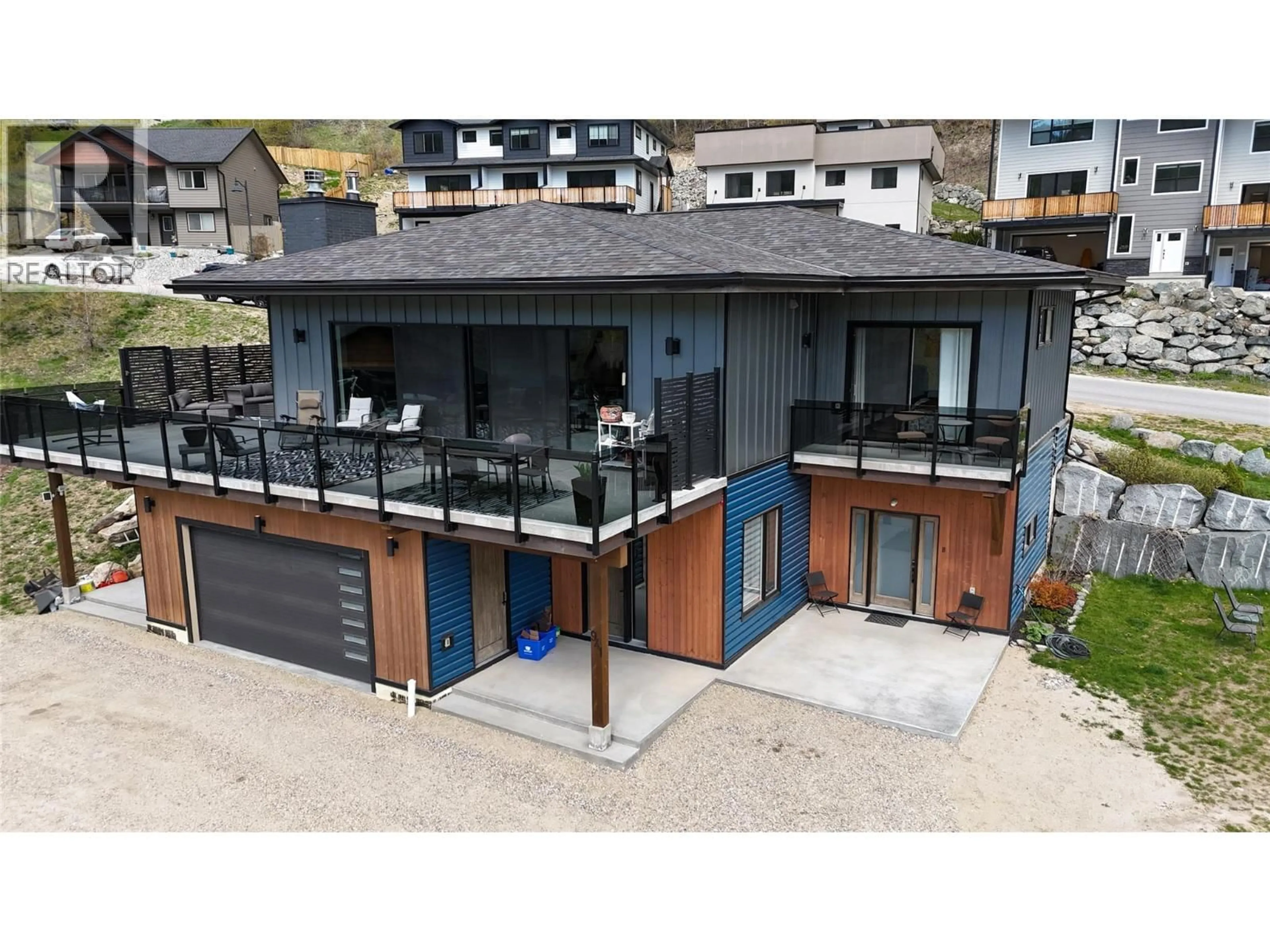 A pic from outside/outdoor area/front of a property/back of a property/a pic from drone, building for 941 REDSTONE DRIVE, Rossland British Columbia V0G1Y0