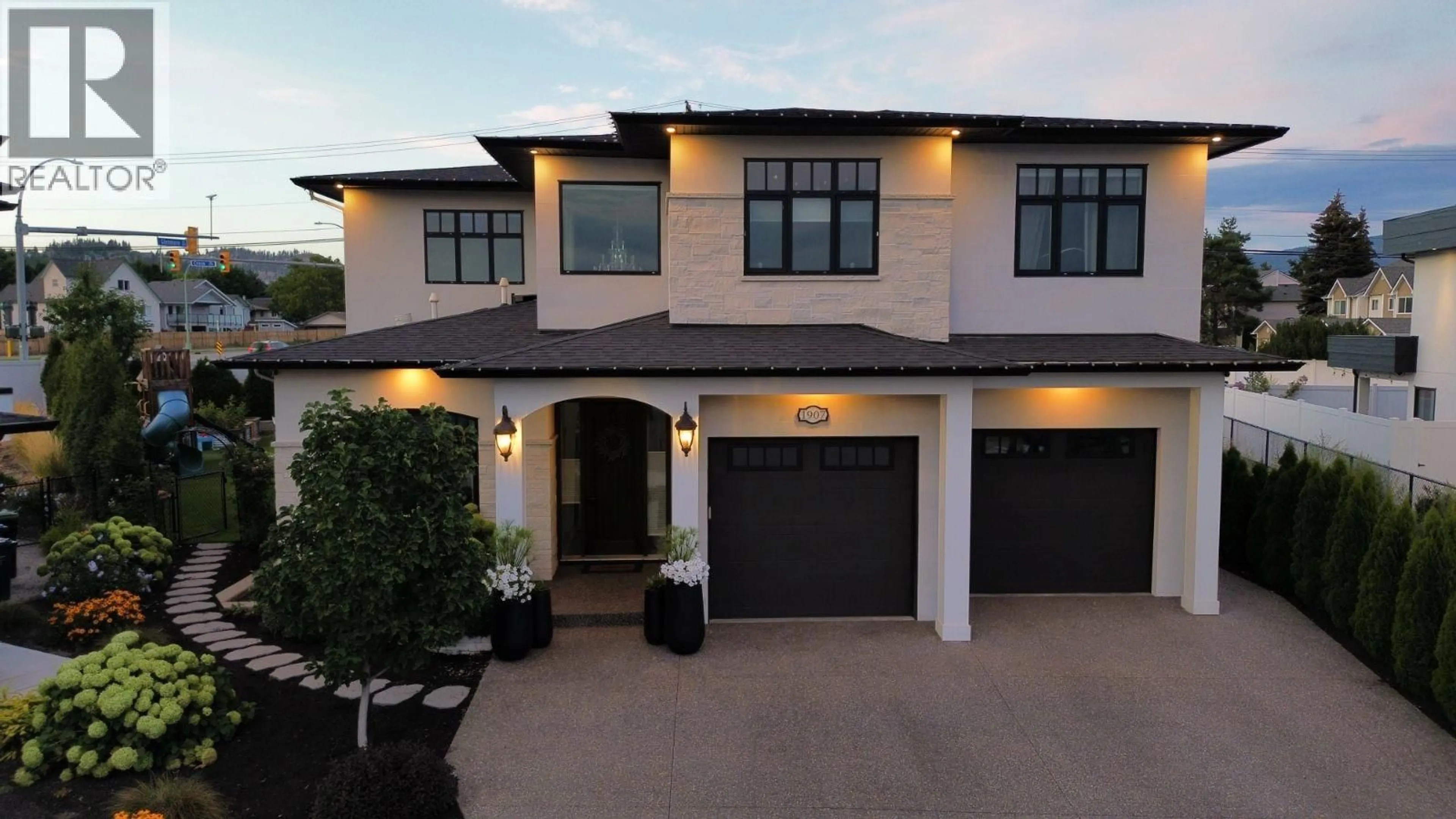 Home with vinyl exterior material, street for 1907 HEMMERLING COURT, Kelowna British Columbia V1V1X1