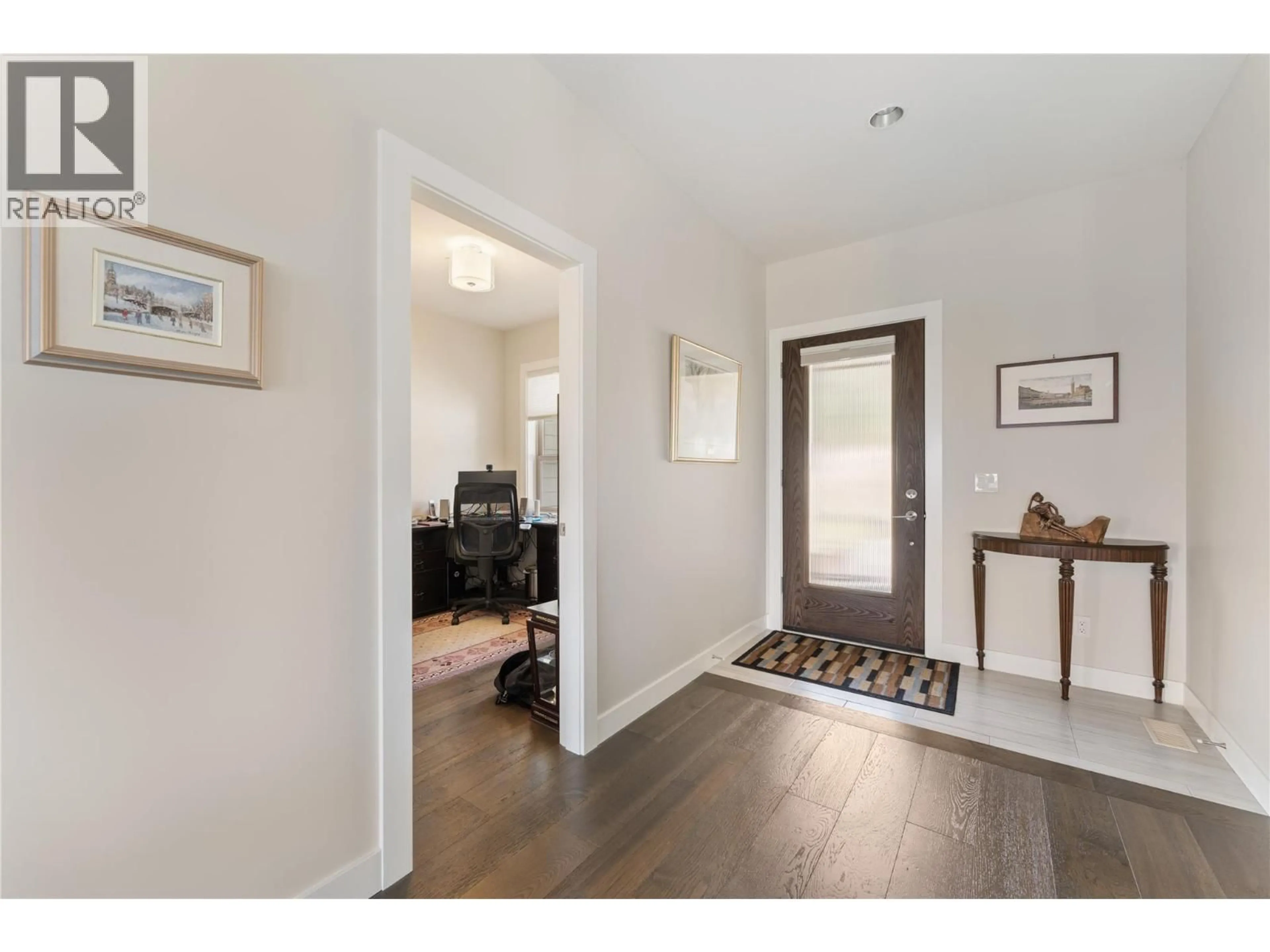 Indoor entryway for 13464 LAKE HILL DRIVE, Lake Country British Columbia V4V2S7
