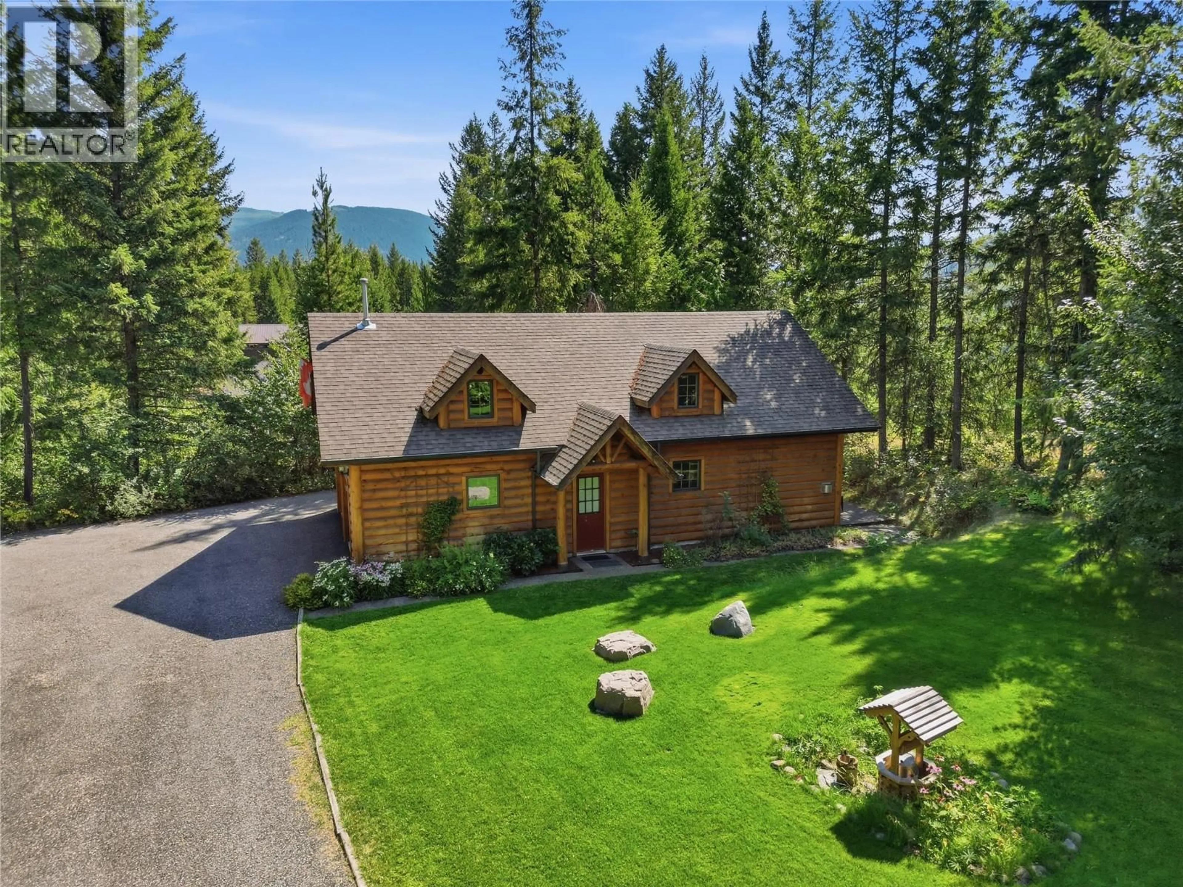A pic from outside/outdoor area/front of a property/back of a property/a pic from drone, mountain view for 580 PARK DRIVE, Clearwater British Columbia V0E1N1