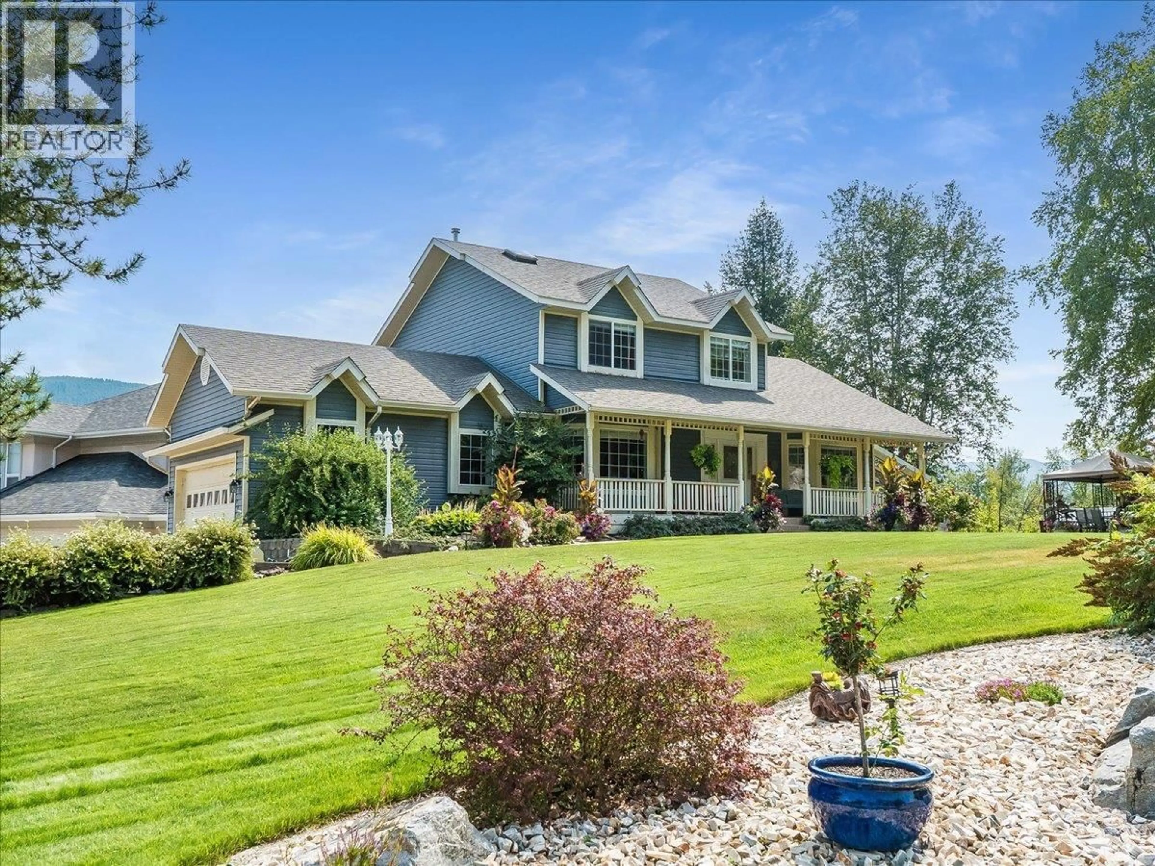 Home with vinyl exterior material, water/lake/river/ocean view for 3617 14TH AVENUE, Castlegar British Columbia V1N4J2