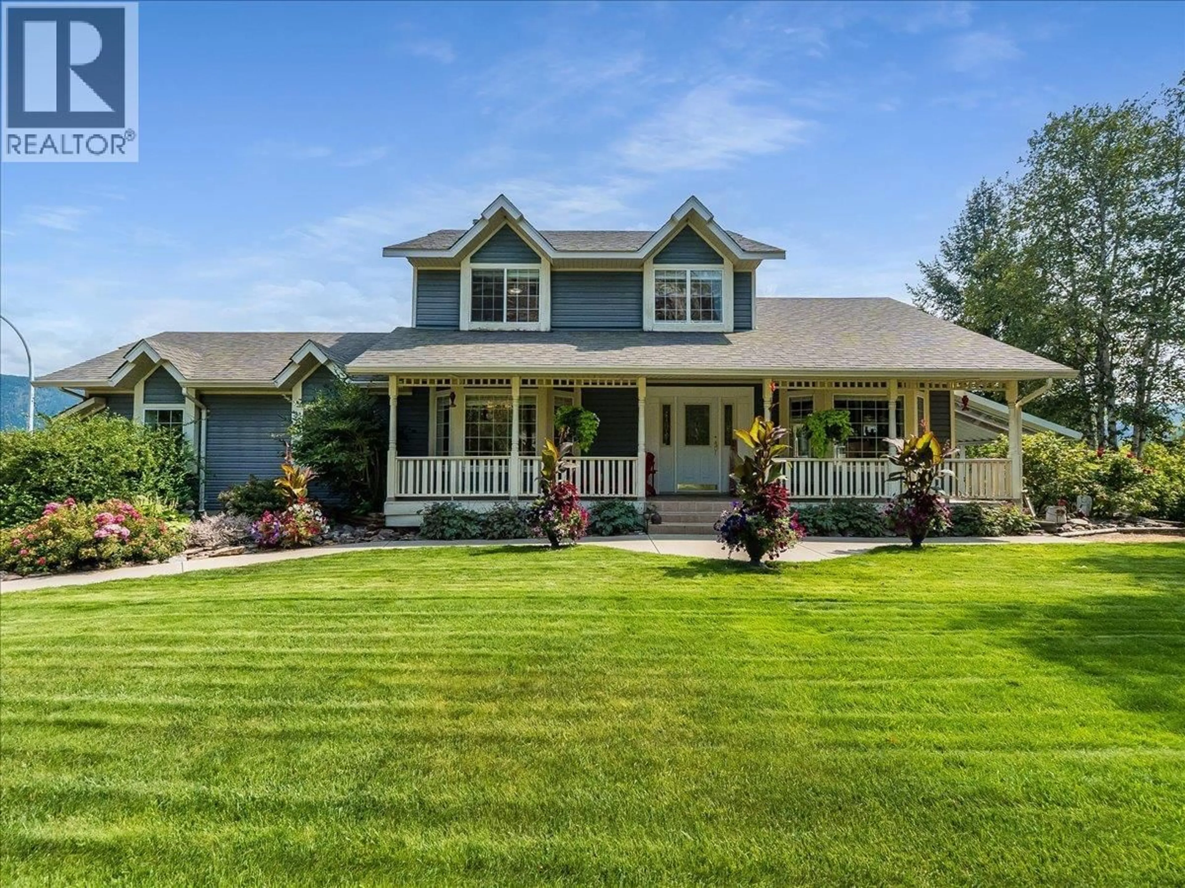 Home with vinyl exterior material, street for 3617 14TH AVENUE, Castlegar British Columbia V1N4J2