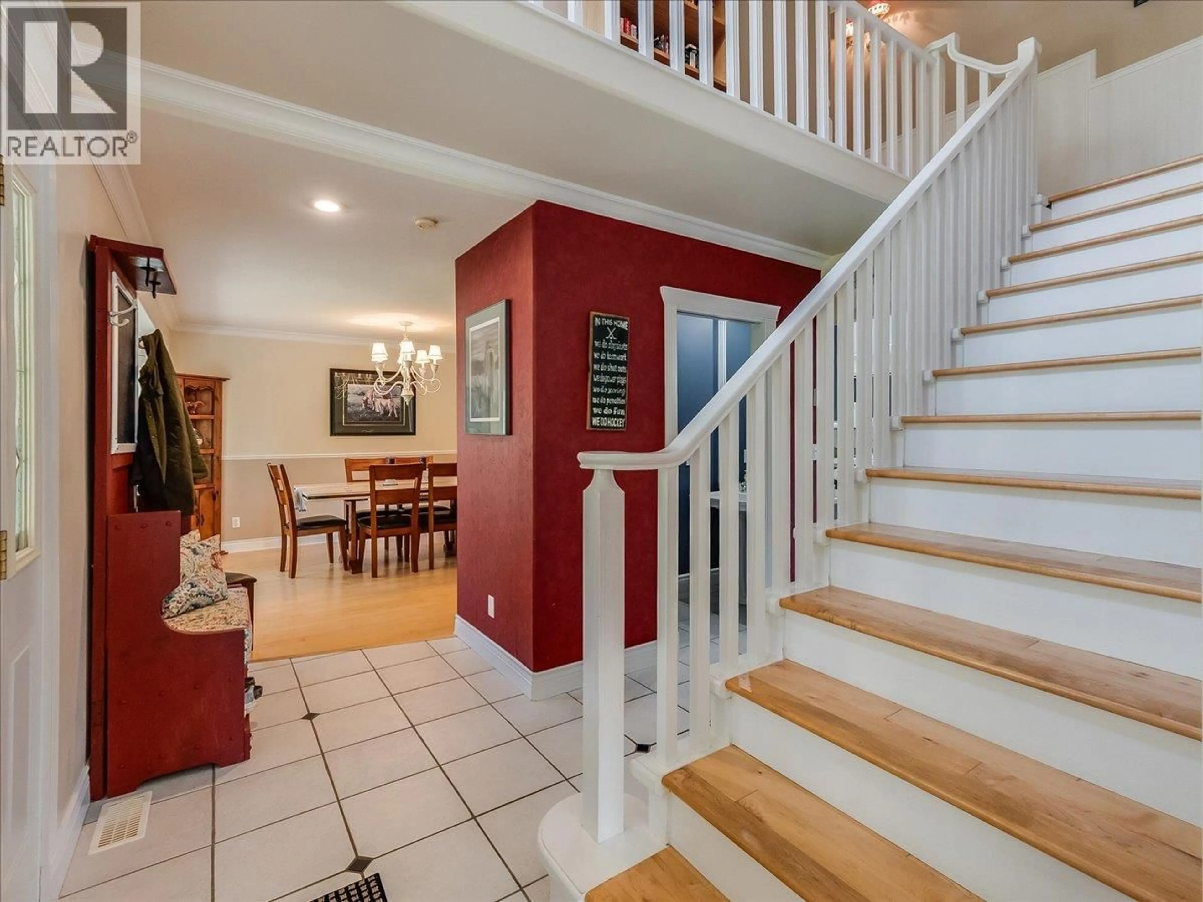 Indoor foyer for 3617 14TH AVENUE, Castlegar British Columbia V1N4J2