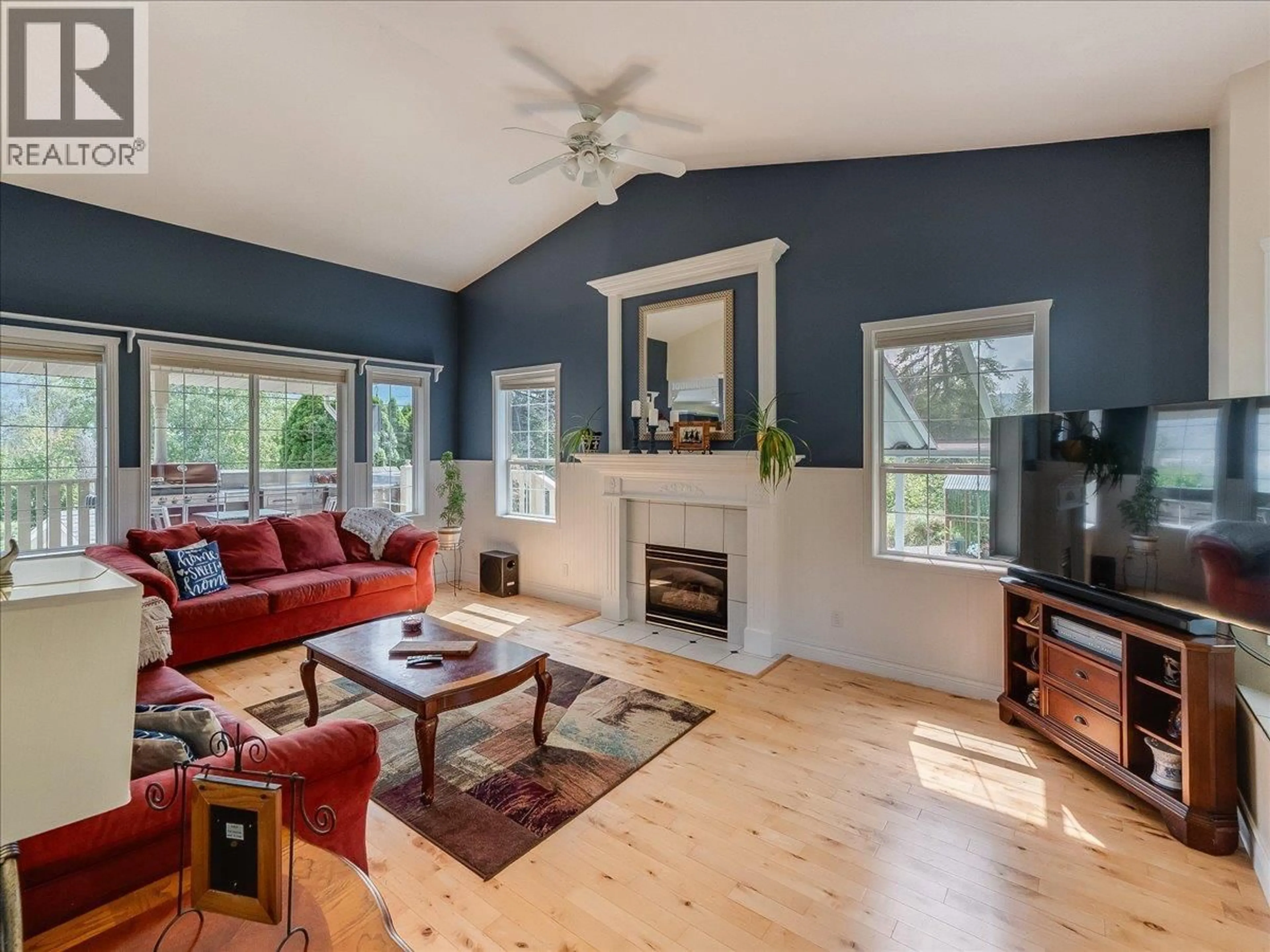 Living room with furniture, wood/laminate floor for 3617 14TH AVENUE, Castlegar British Columbia V1N4J2
