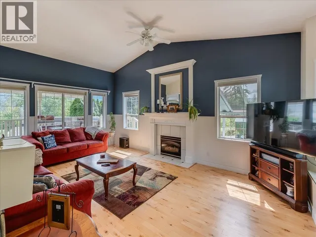 3617 14TH AVENUE, Castlegar 4