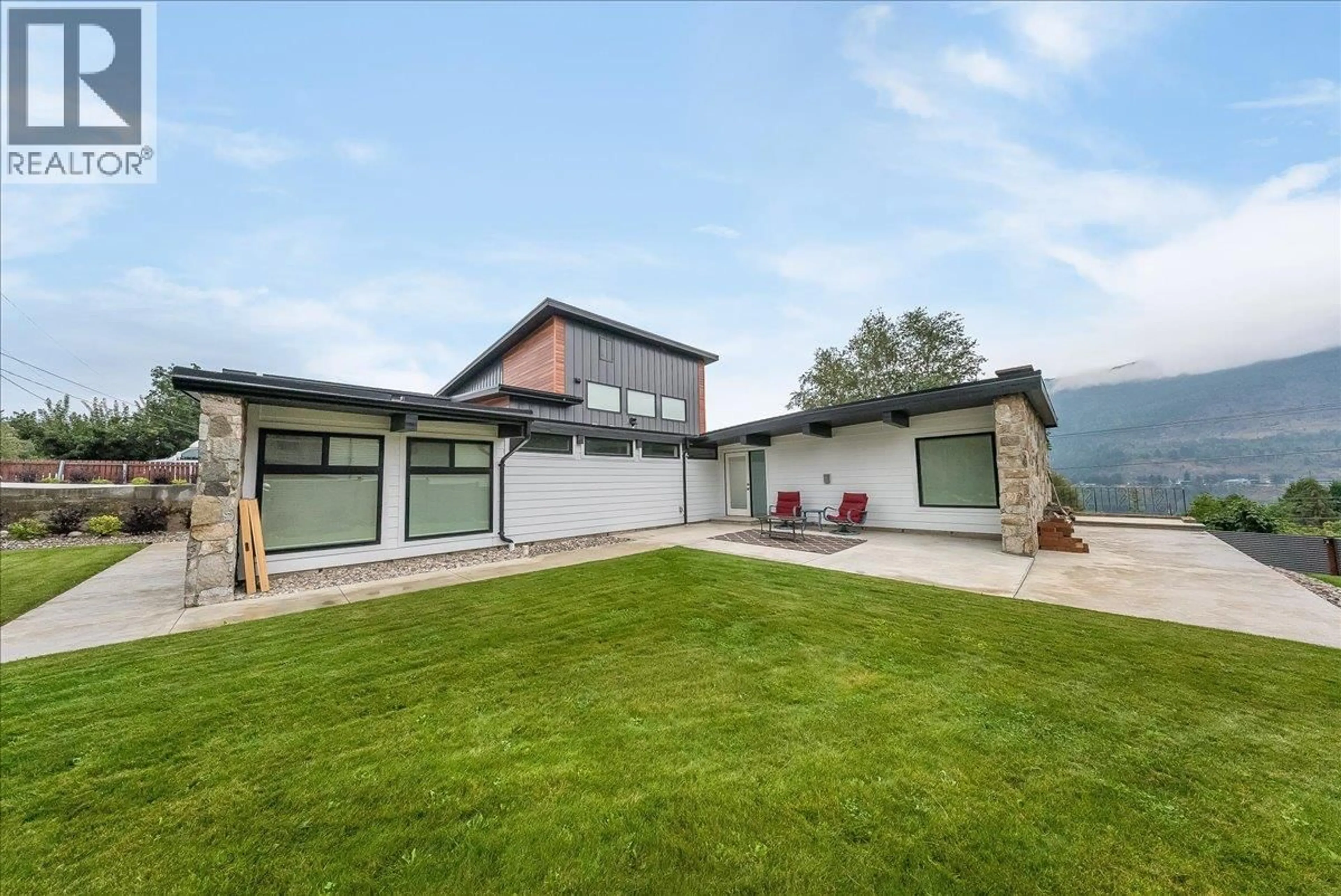 A pic from outside/outdoor area/front of a property/back of a property/a pic from drone, mountain view for 3429 8TH AVENUE, Castlegar British Columbia V1N4L1