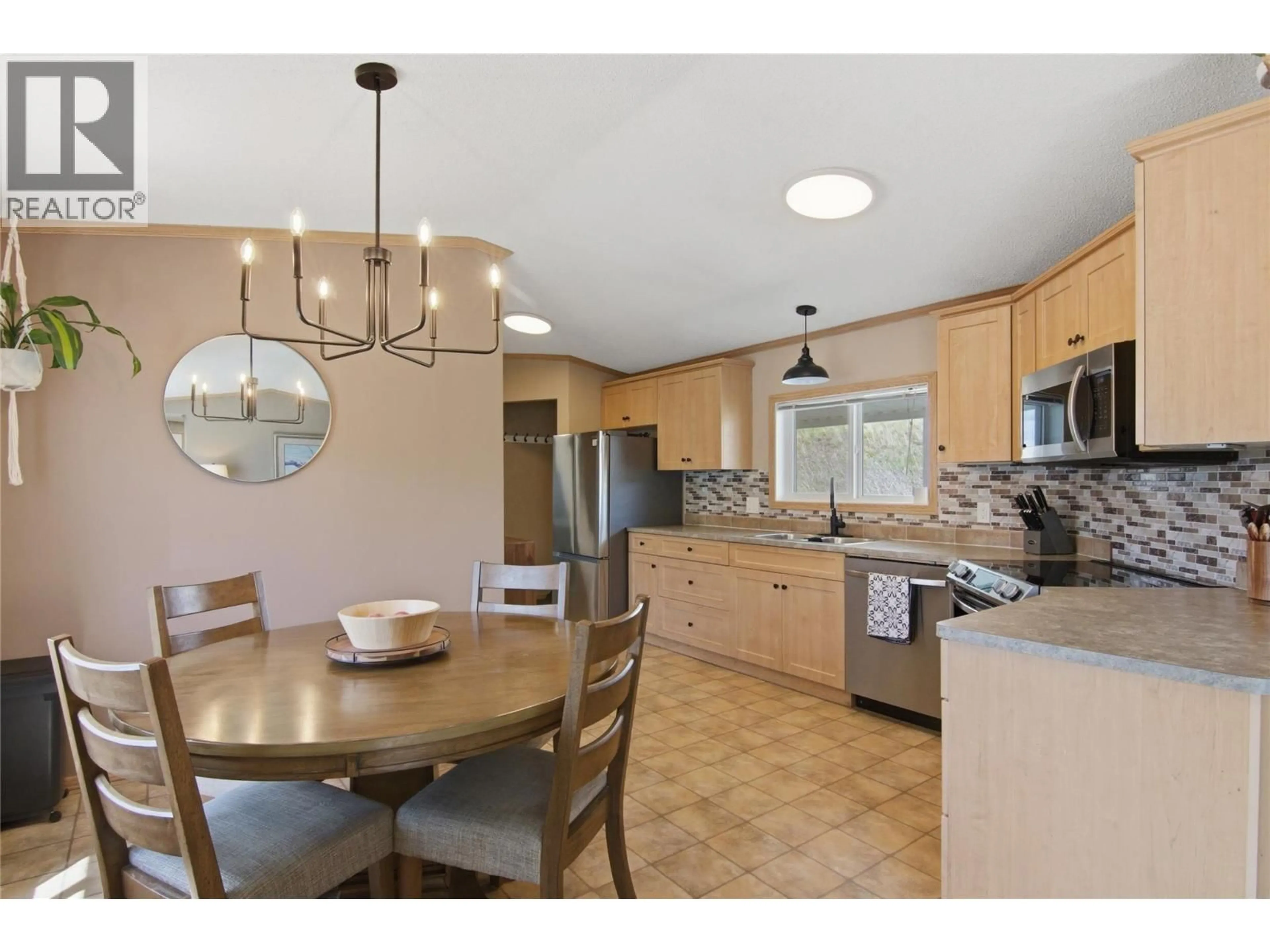 Open concept kitchen, unknown for 8 - 2815 PRINCETON KAMLOOPS HIGHWAY, Kamloops British Columbia V0E2A0