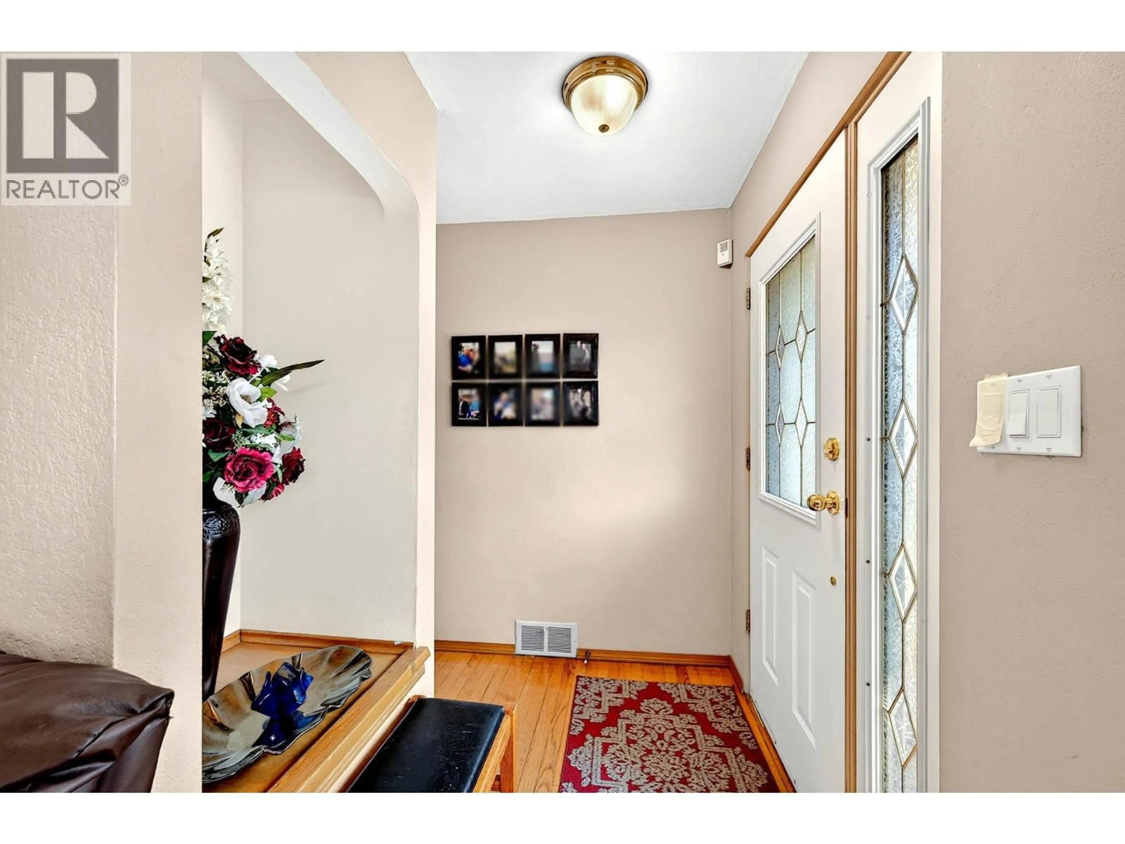 Indoor entryway for 792 MUNRO STREET, Kamloops British Columbia V2C3E8