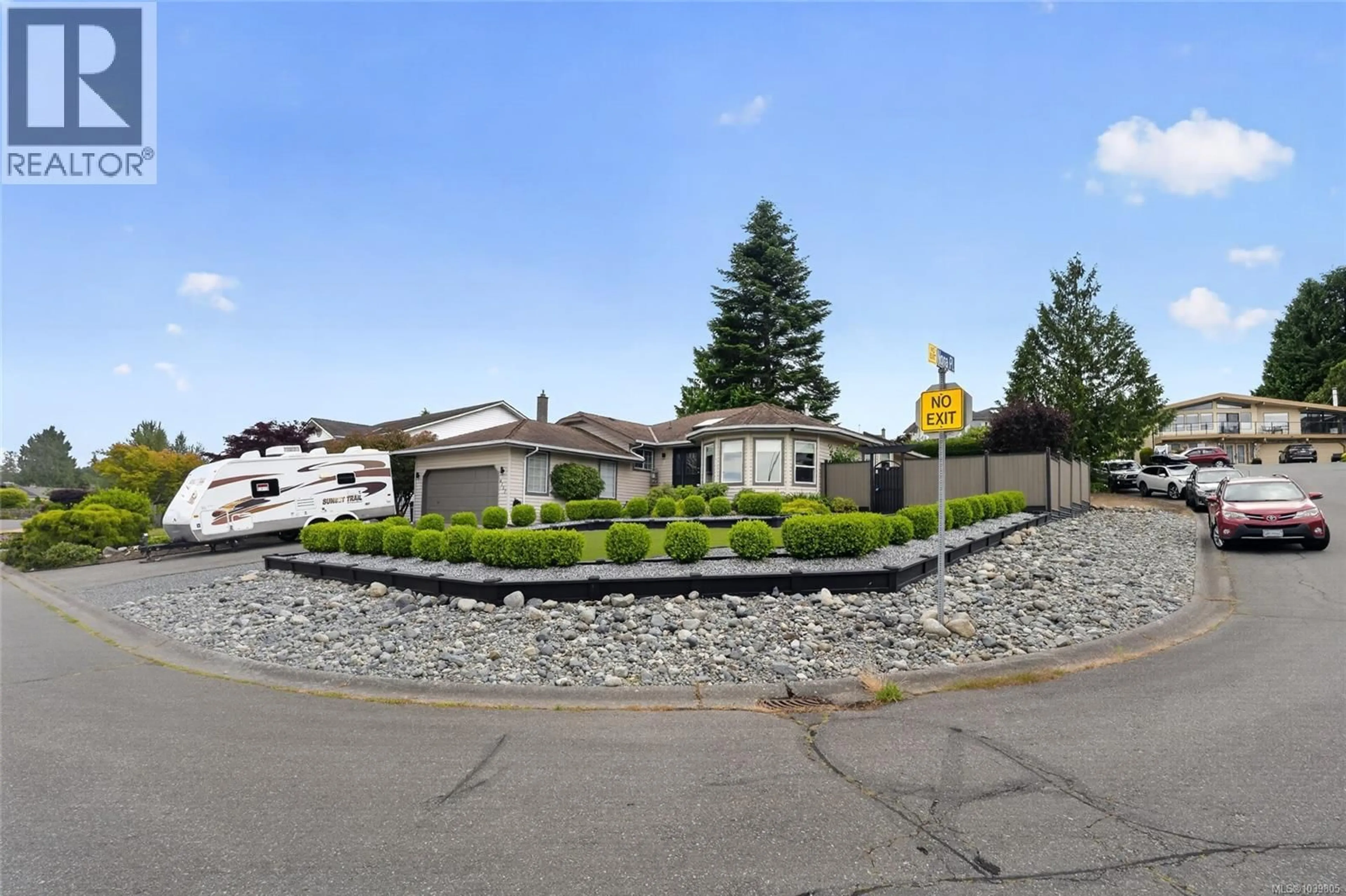 Patio, mountain view for 6117 ICARUS DRIVE, Nanaimo British Columbia V9V1B6