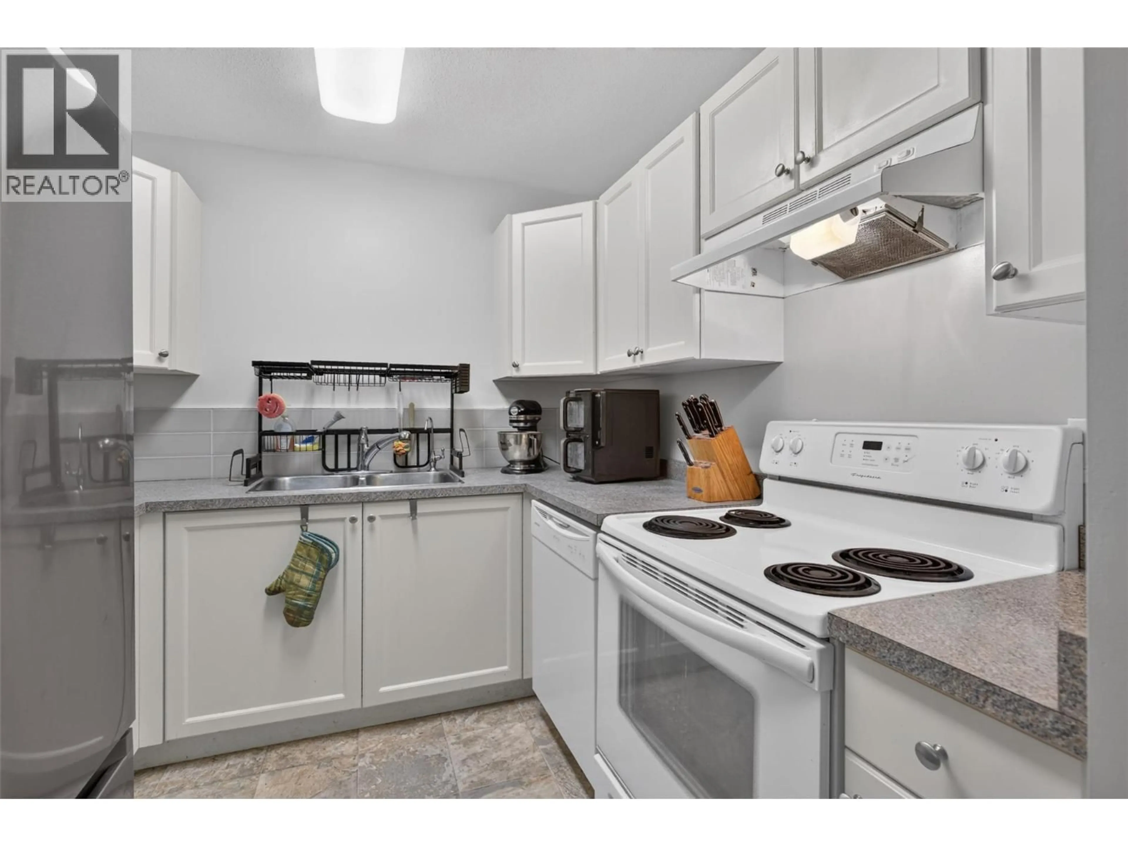 Standard kitchen, unknown for 36 - 3413 OKANAGAN AVENUE, Vernon British Columbia V1T1K5