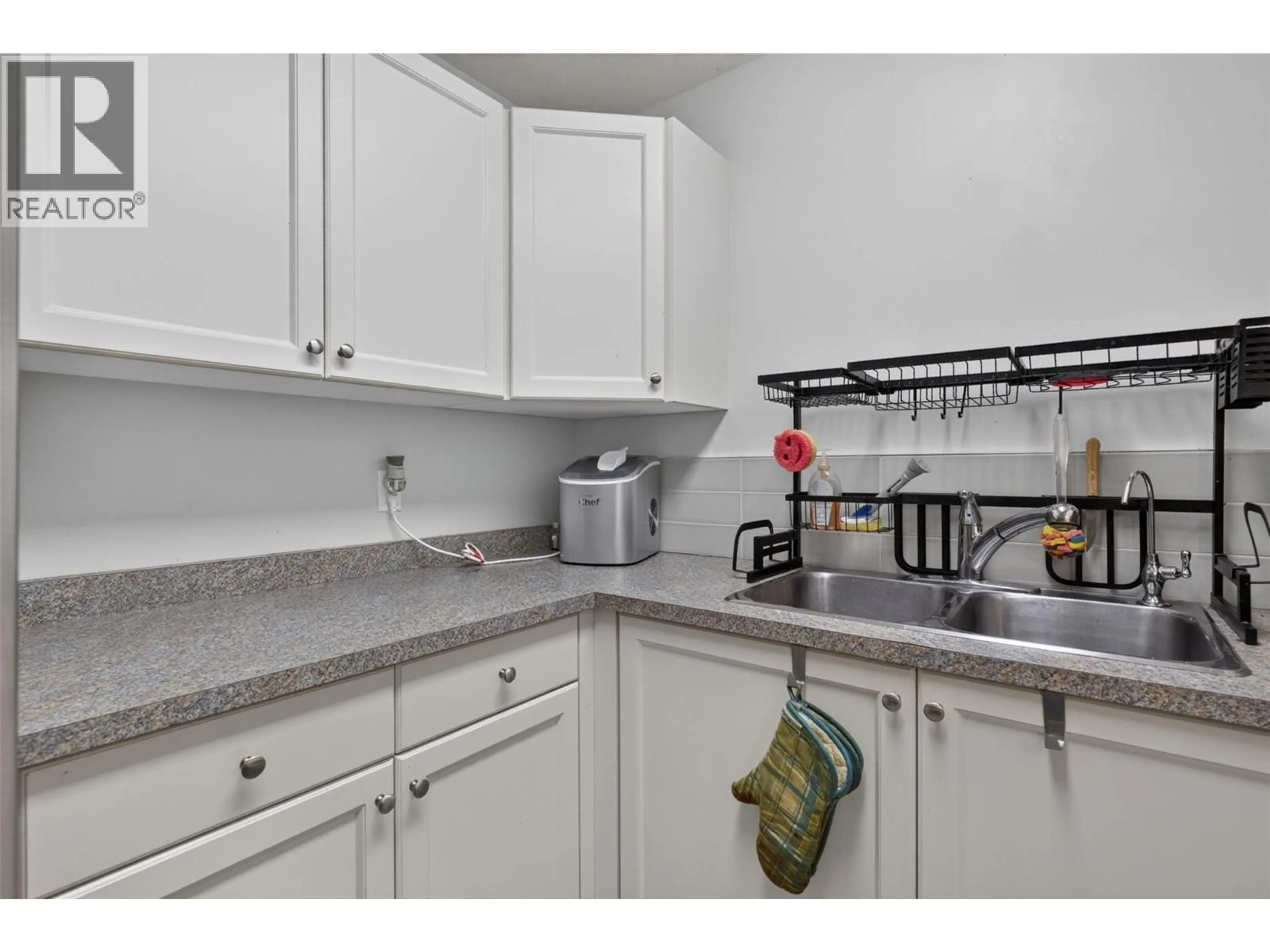 Standard kitchen, ceramic/tile floor for 36 - 3413 OKANAGAN AVENUE, Vernon British Columbia V1T1K5