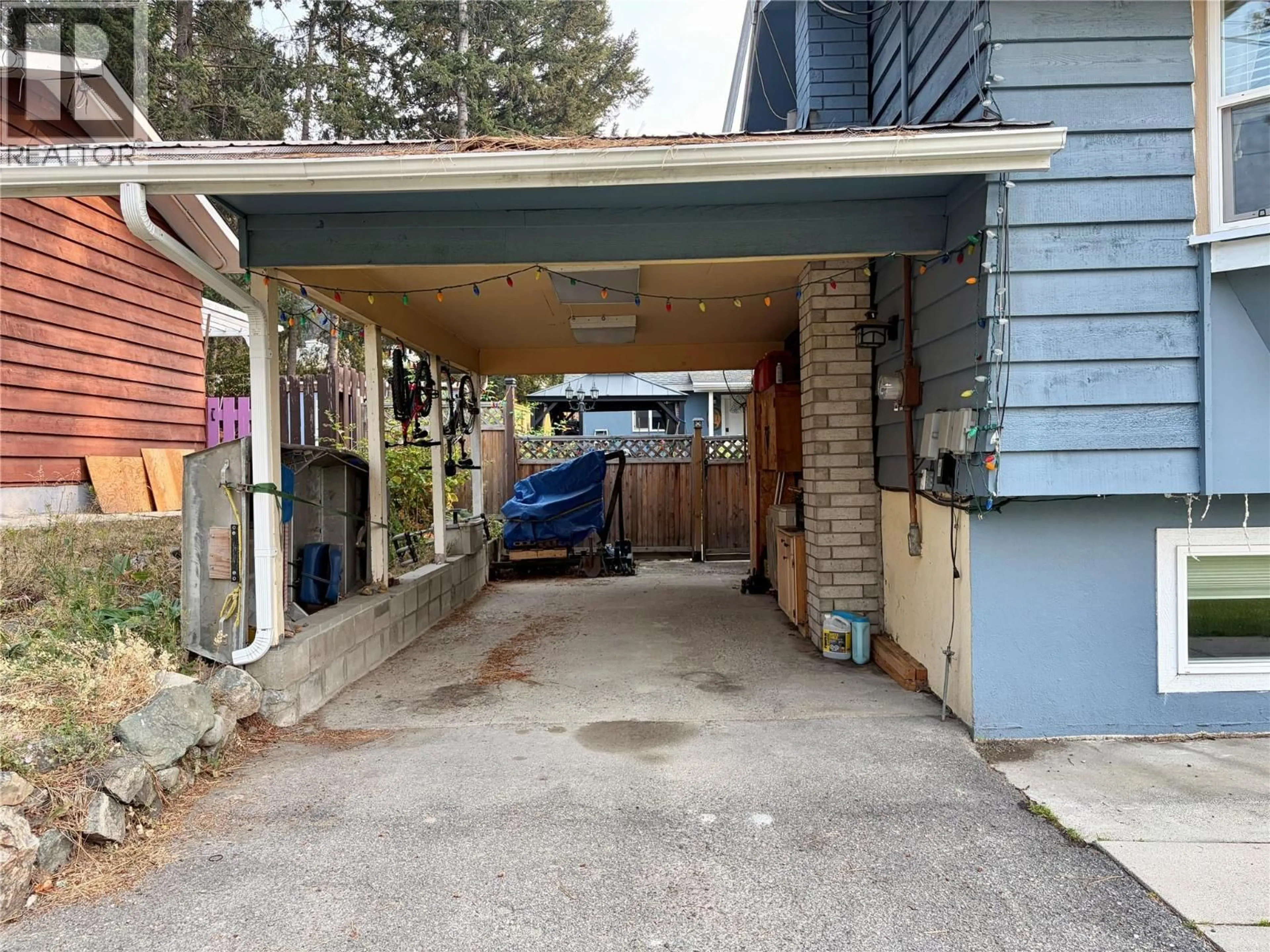 Indoor garage for 103 EDGEWOOD DRIVE, Princeton British Columbia V0X1W0