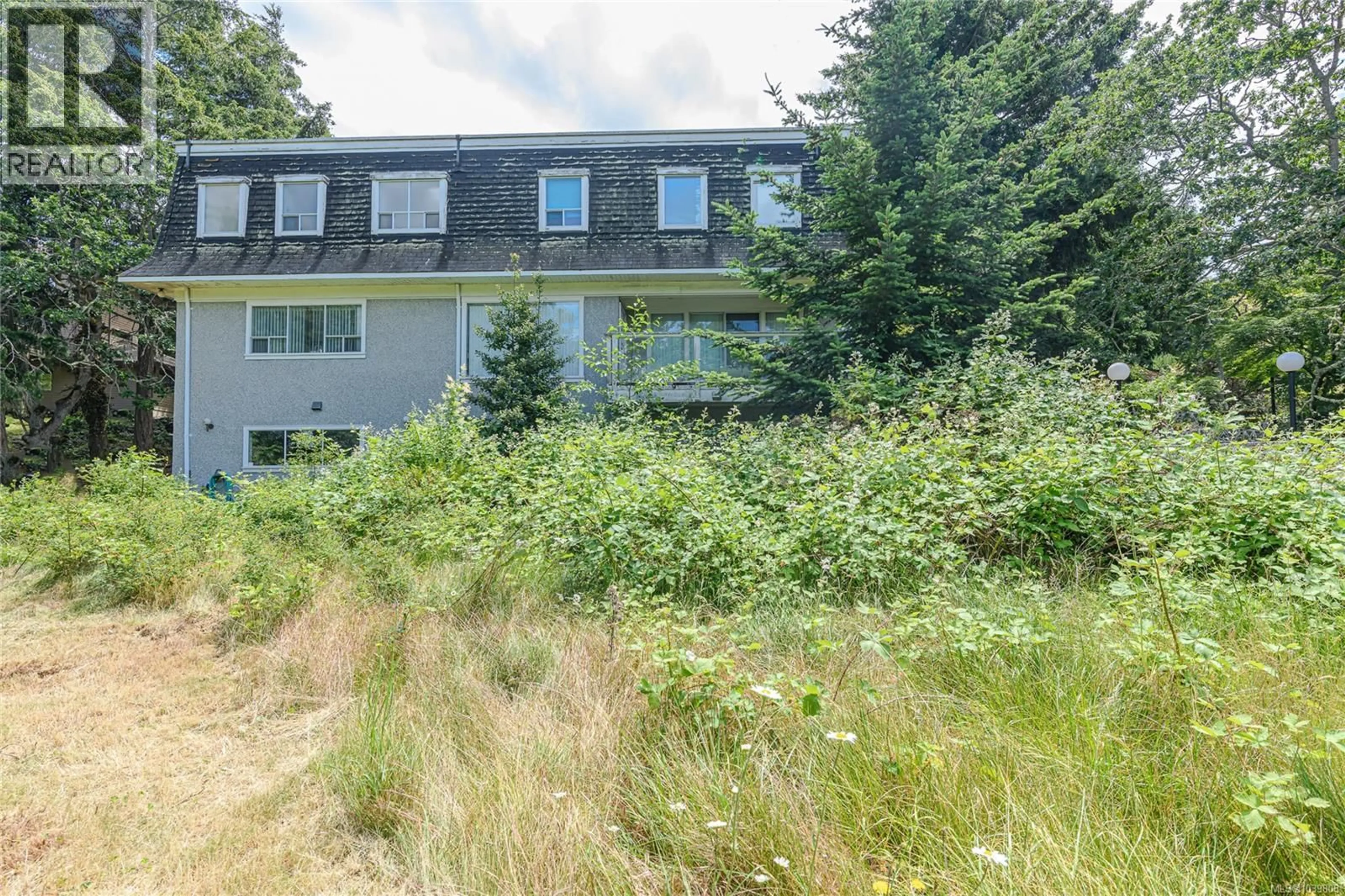 A pic from outside/outdoor area/front of a property/back of a property/a pic from drone, building for 3967 JUAN DE FUCA TERRACE, Saanich British Columbia V8N5W9