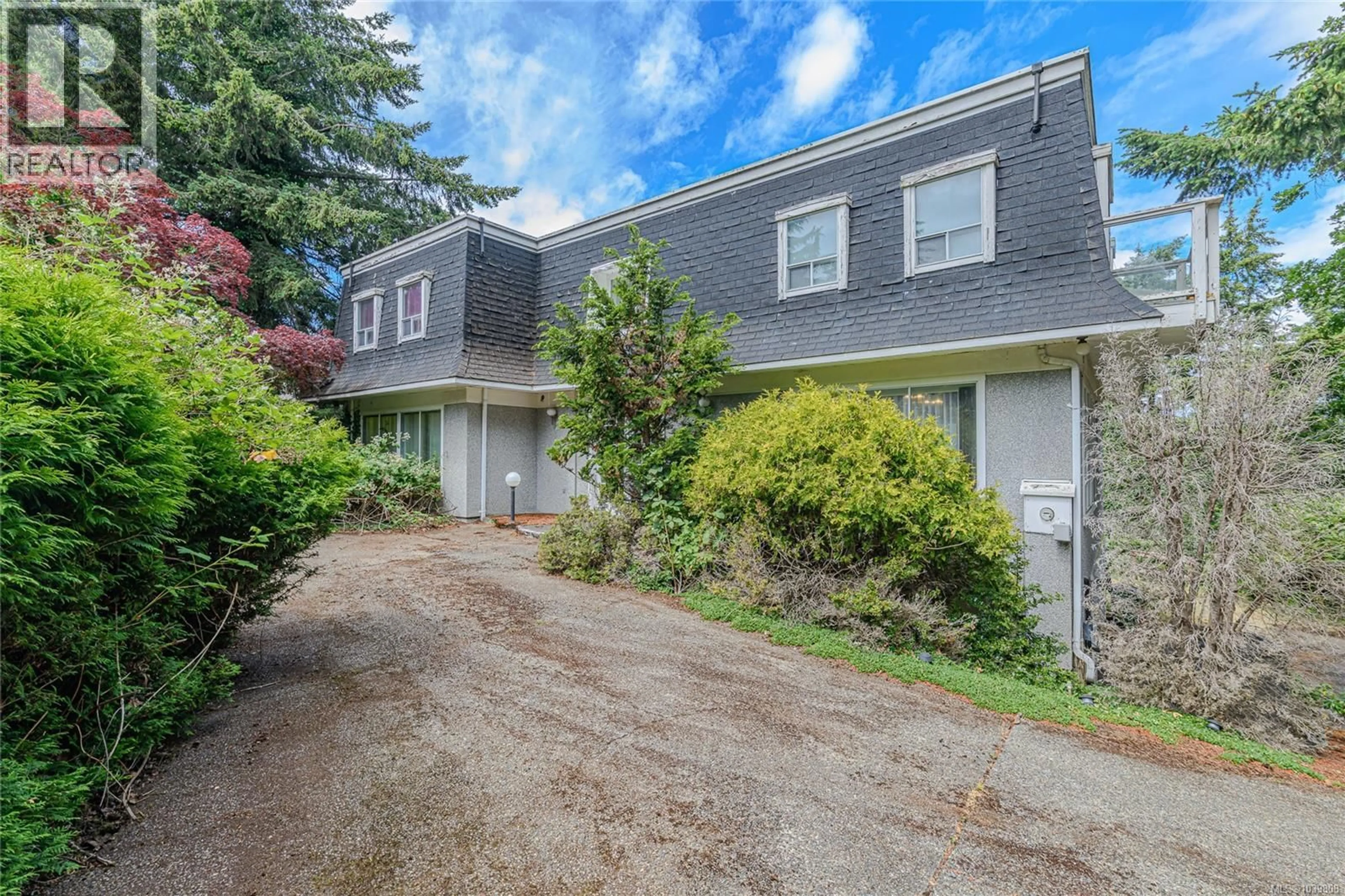 A pic from outside/outdoor area/front of a property/back of a property/a pic from drone, street for 3967 JUAN DE FUCA TERRACE, Saanich British Columbia V8N5W9