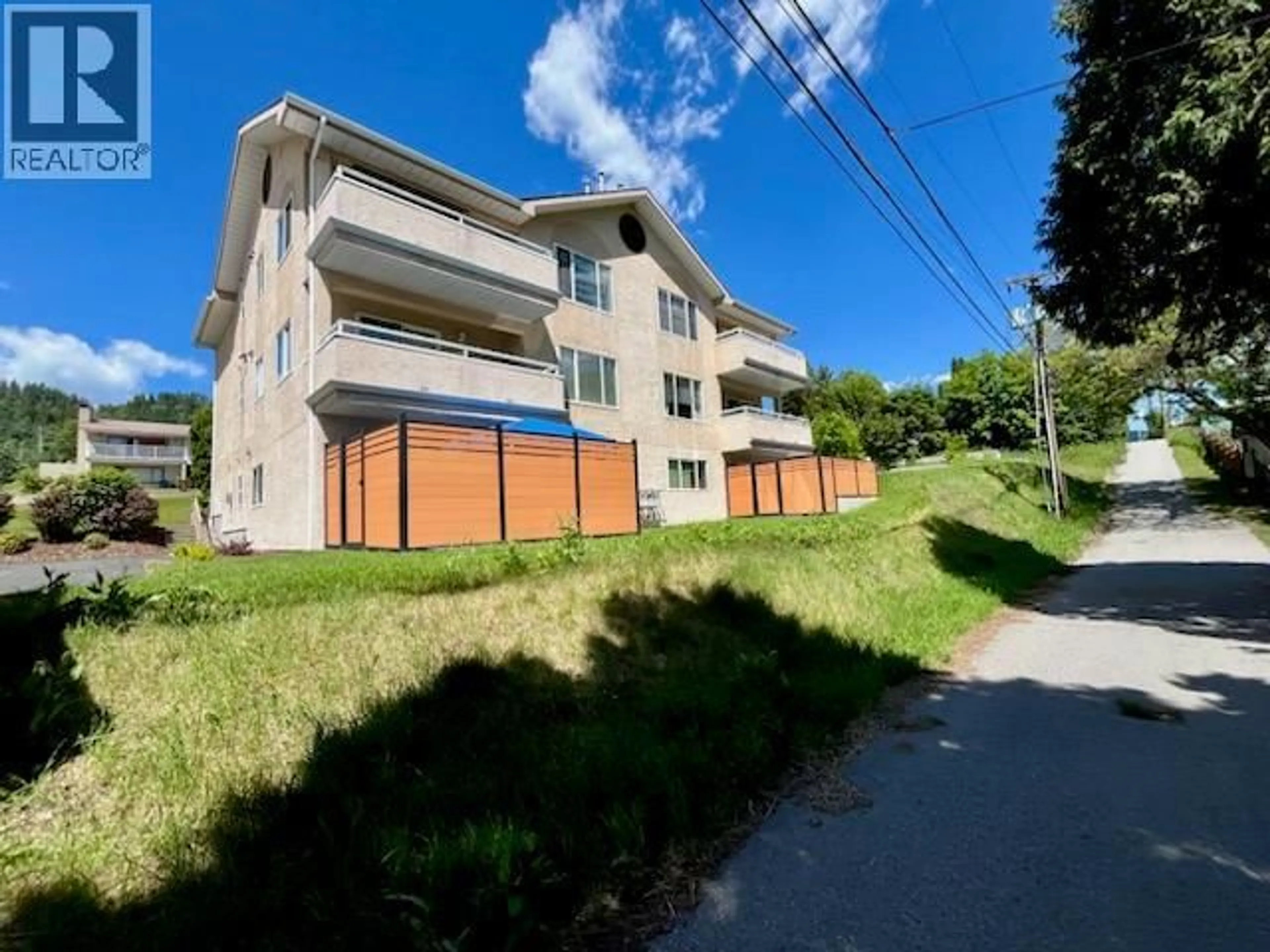 A pic from outside/outdoor area/front of a property/back of a property/a pic from drone, unknown for 4 - 573 10TH AVENUE, Castlegar British Columbia V1N1K6