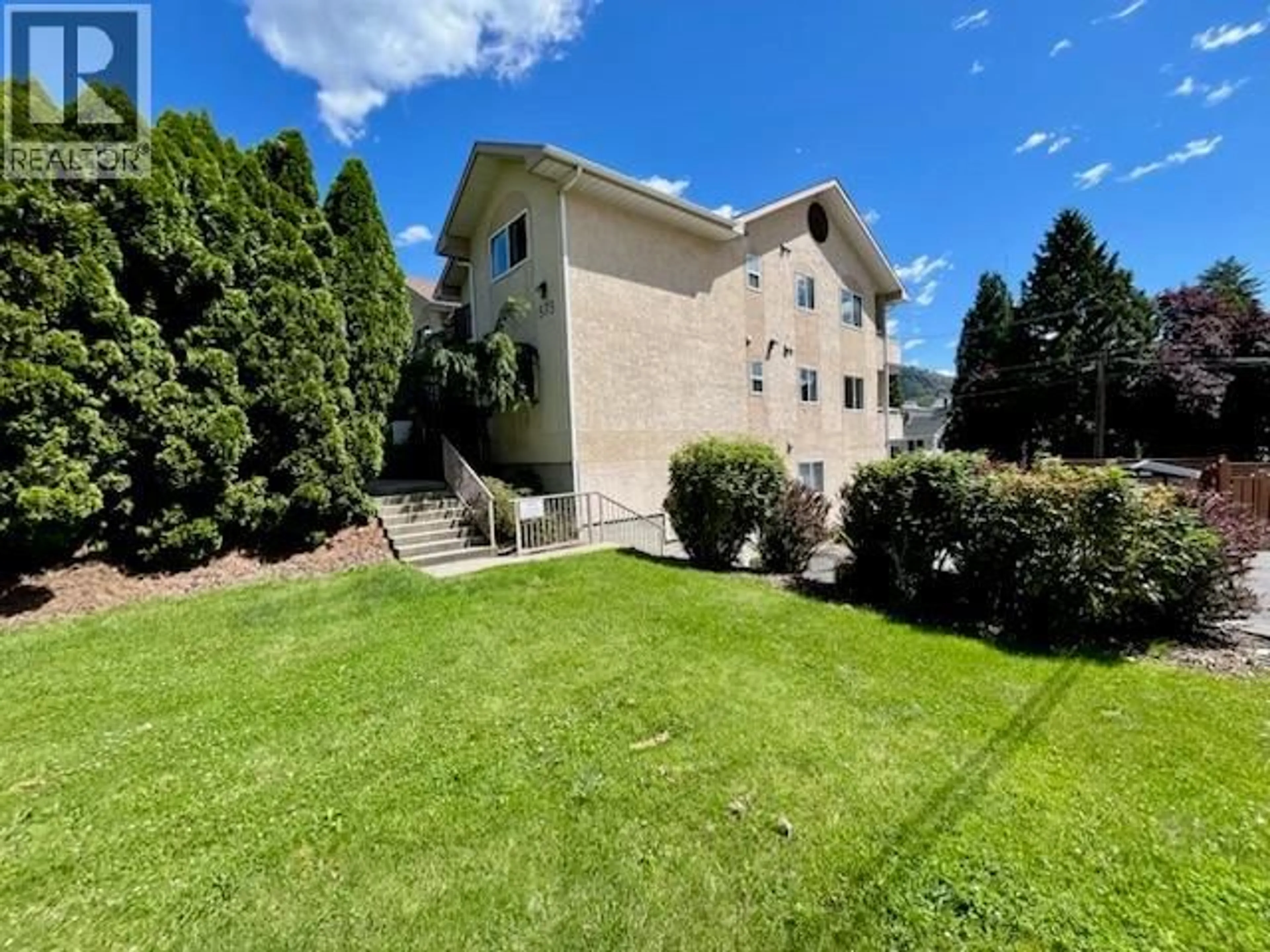 A pic from outside/outdoor area/front of a property/back of a property/a pic from drone, unknown for 4 - 573 10TH AVENUE, Castlegar British Columbia V1N1K6