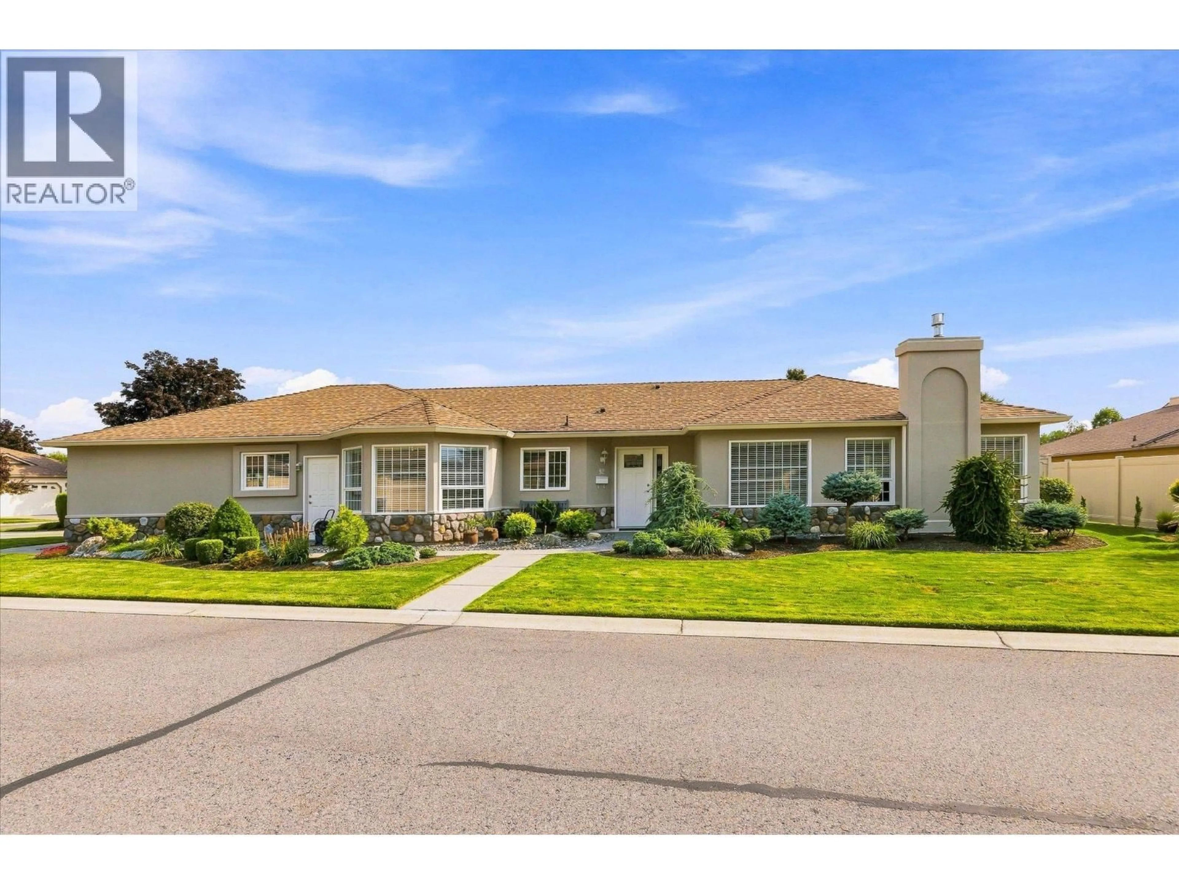 Home with vinyl exterior material, street for 92 - 1201 CAMERON AVENUE, Kelowna British Columbia V1W3R9