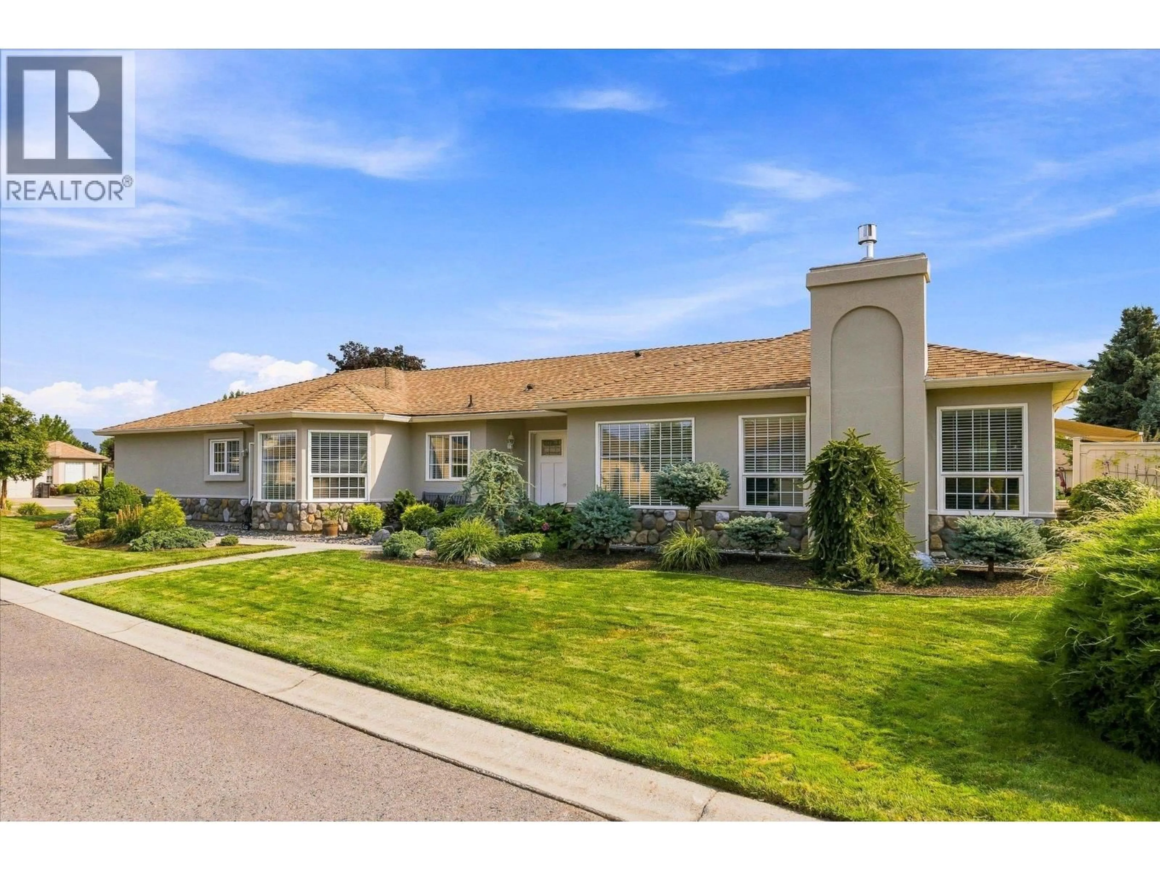 Home with vinyl exterior material, street for 92 - 1201 CAMERON AVENUE, Kelowna British Columbia V1W3R9