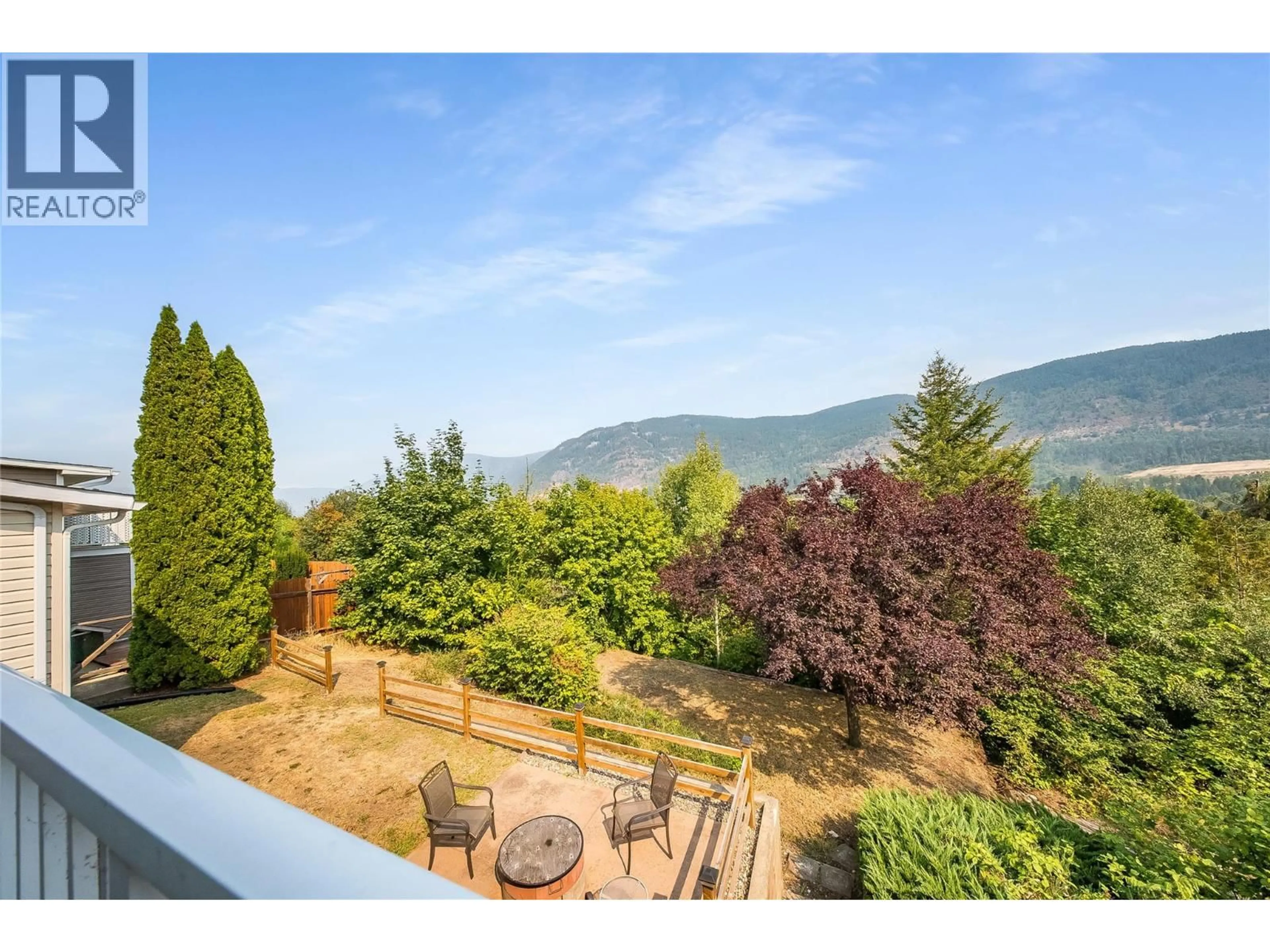 A pic from outside/outdoor area/front of a property/back of a property/a pic from drone, unknown for 3509 5TH AVENUE, Castlegar British Columbia V1N2V8