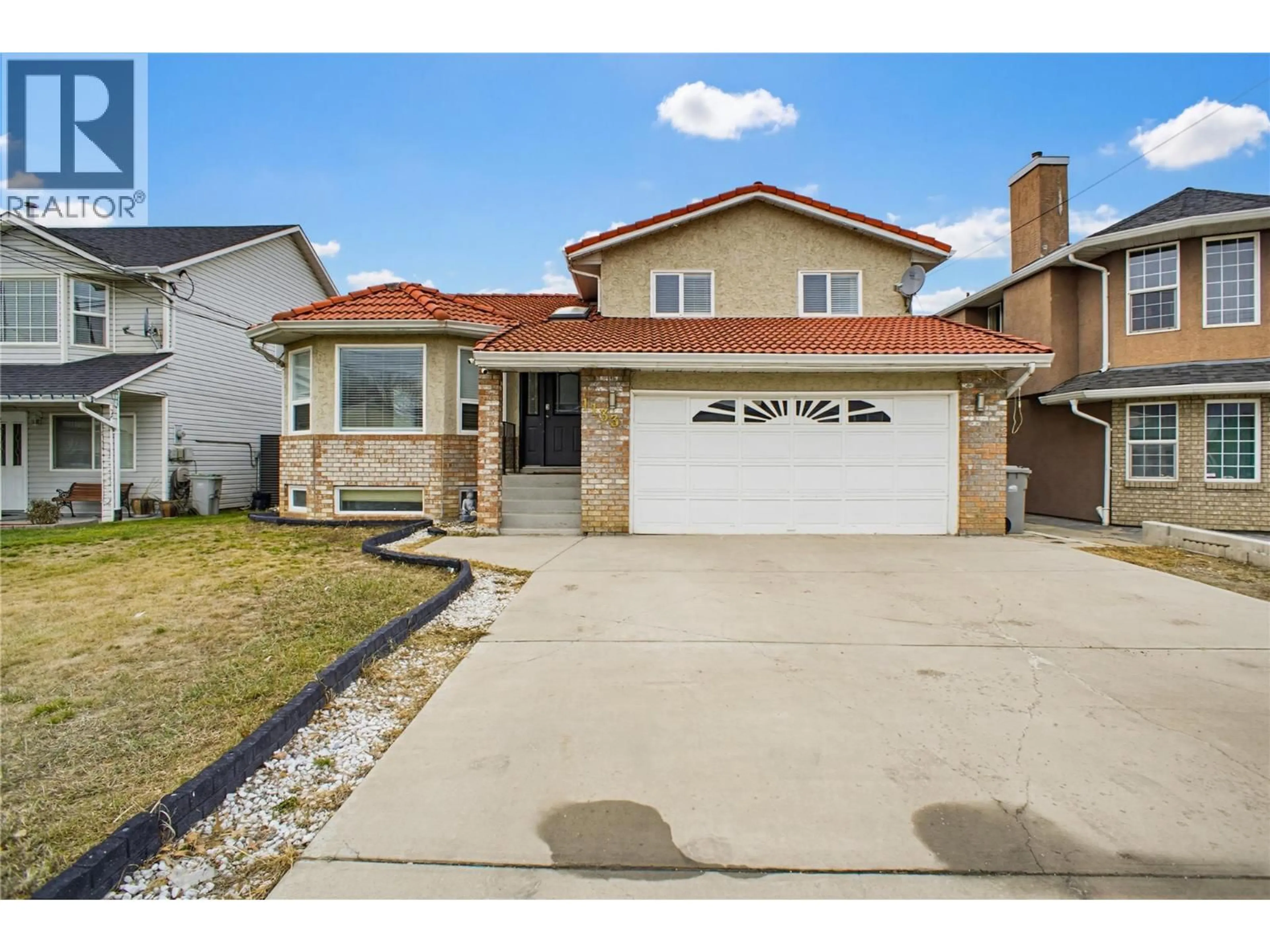 Home with vinyl exterior material, street for 1133 13TH STREET, Kamloops British Columbia V2B8K4