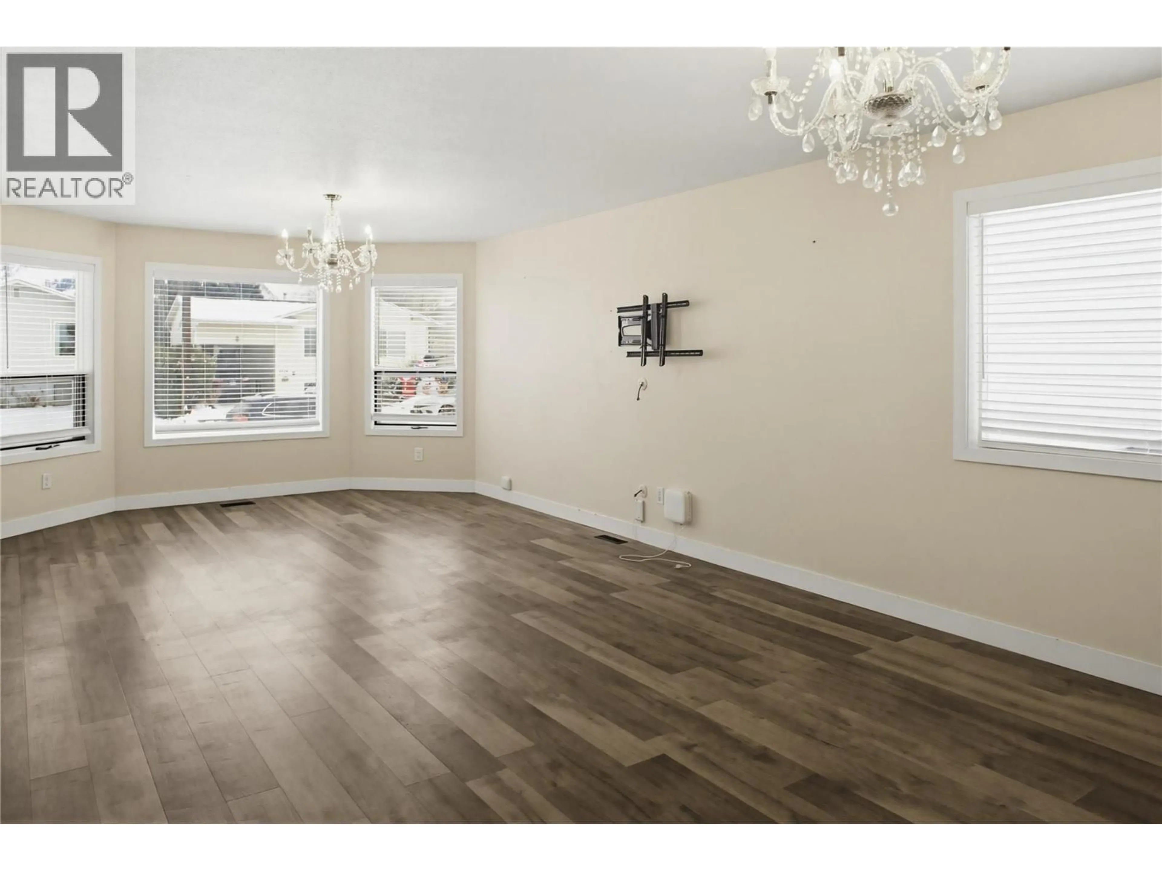 A pic of a room for 1133 13TH STREET, Kamloops British Columbia V2B8K4