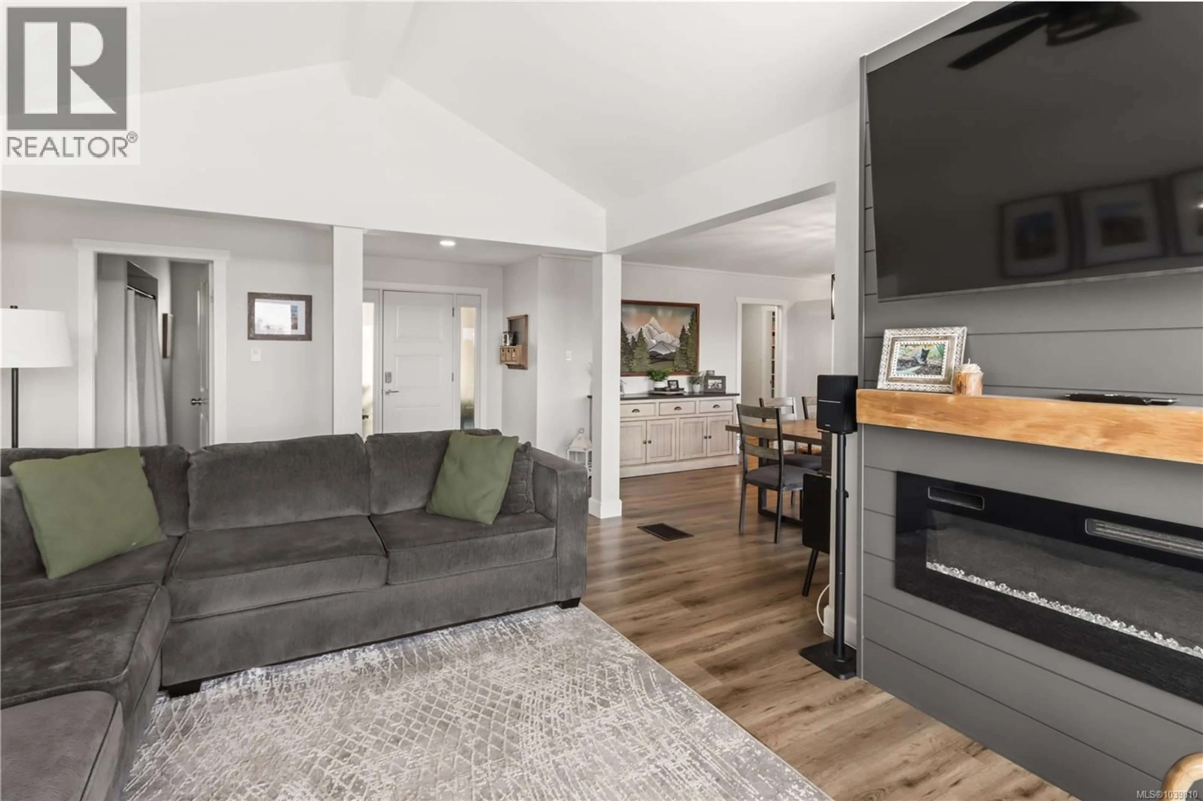 Living room with furniture, unknown for 8050 NORTHWIND DRIVE, Lantzville British Columbia V0R2H0