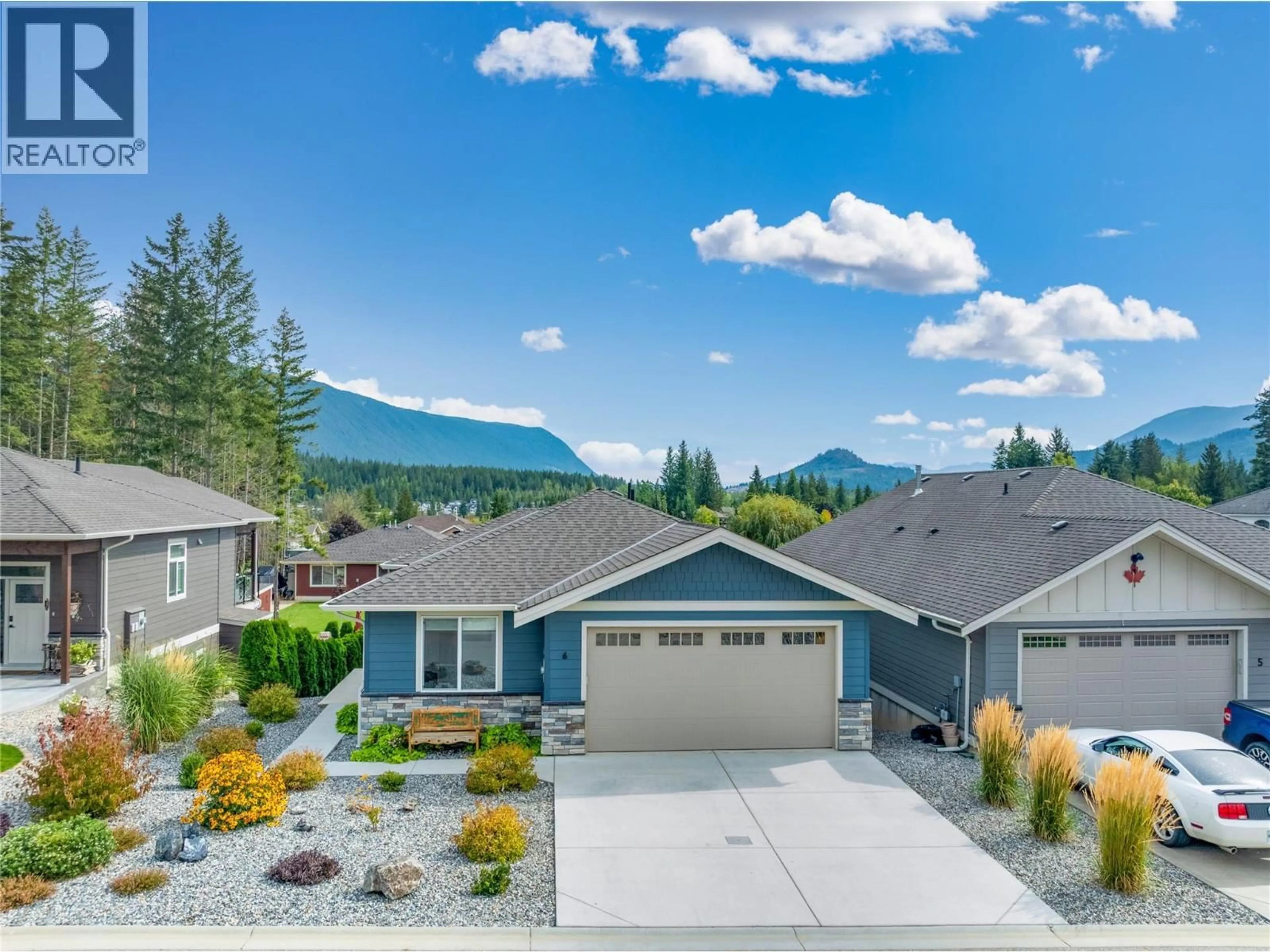 A pic from outside/outdoor area/front of a property/back of a property/a pic from drone, mountain view for 6 - 2715 GOLF COURSE DRIVE, Blind Bay British Columbia V0E1H1