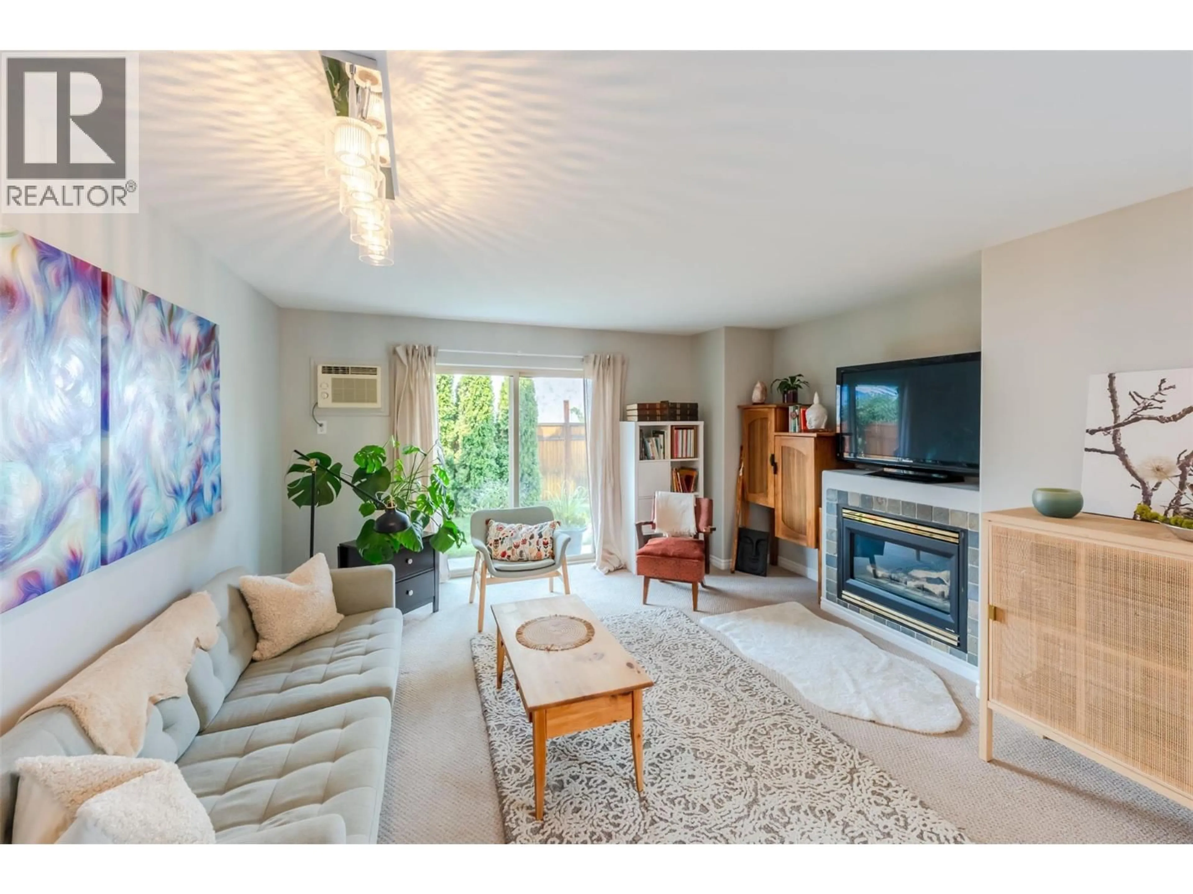 Living room with furniture, unknown for 101 - 1049 CHURCHILL AVENUE, Penticton British Columbia V2A9A7