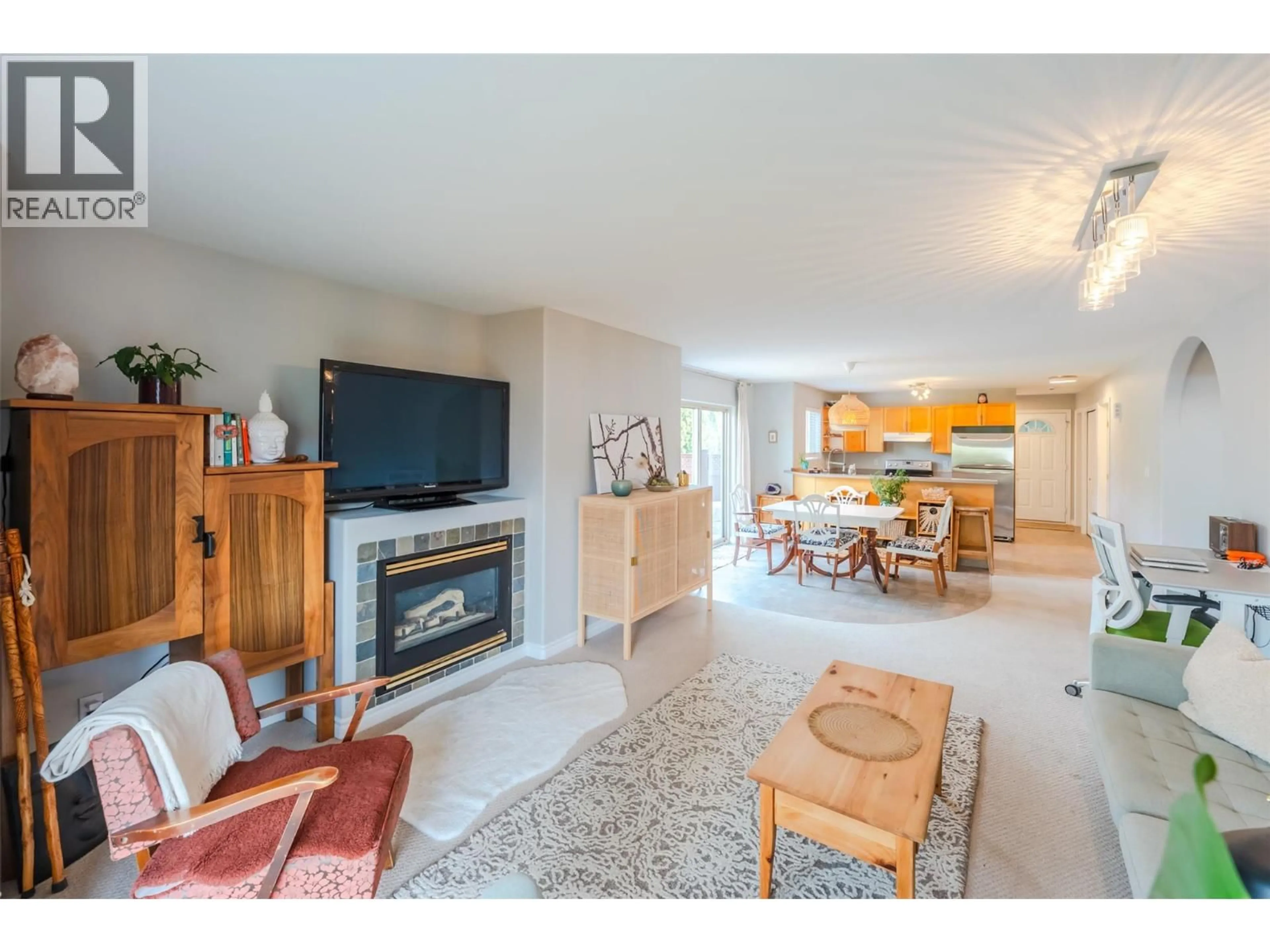 Living room with furniture, ceramic/tile floor for 101 - 1049 CHURCHILL AVENUE, Penticton British Columbia V2A9A7