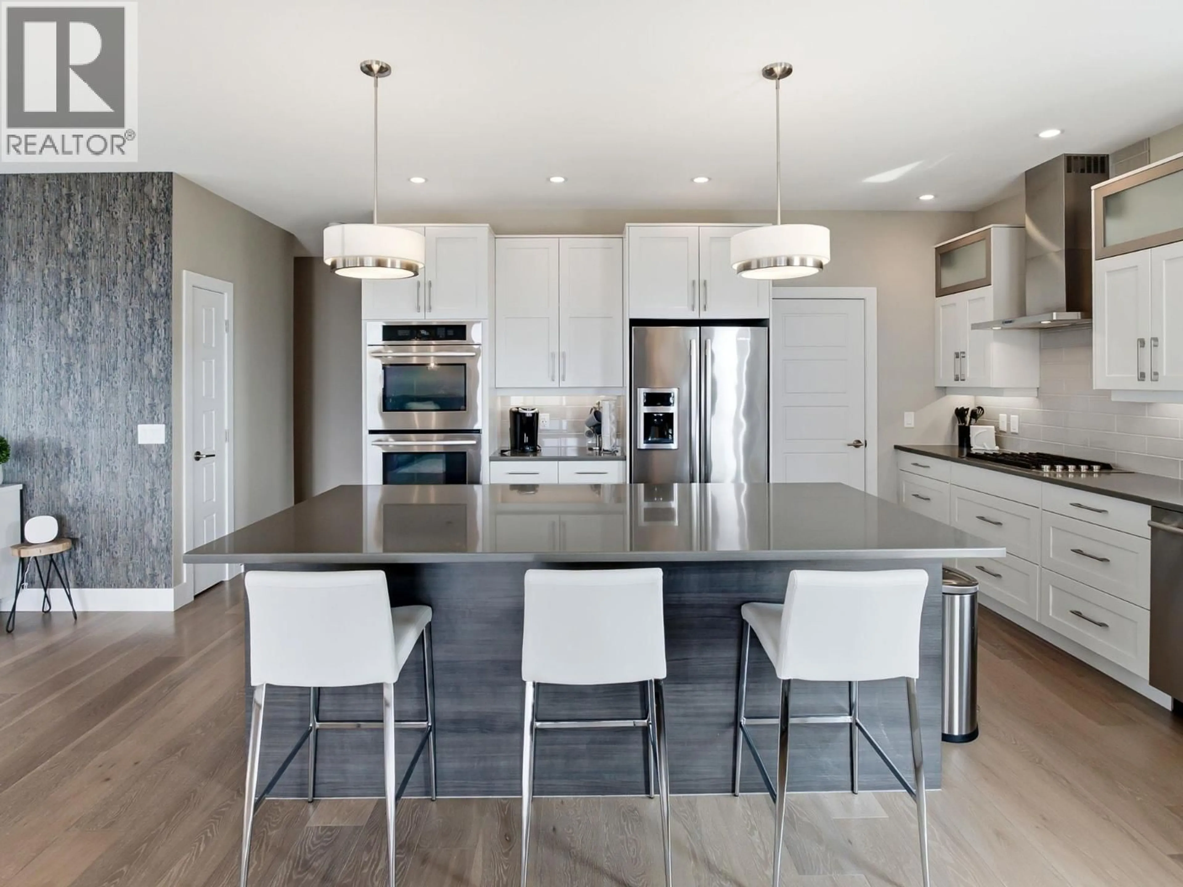 Contemporary kitchen, unknown for 1673 TRAVERTINE DRIVE, Lake Country British Columbia V4V2T4