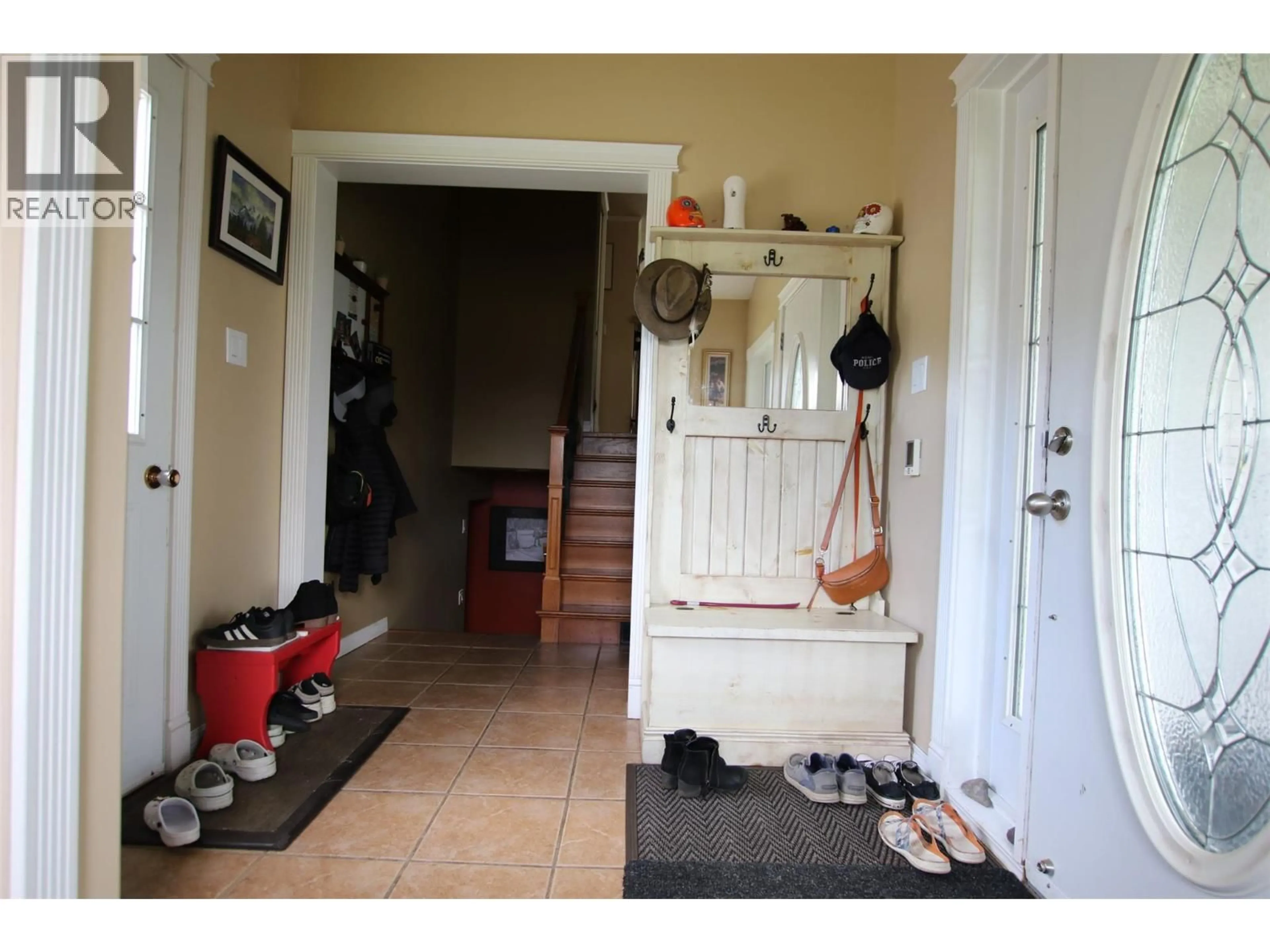 Indoor entryway for 40 KINUSEO PLACE, Tumbler Ridge British Columbia V0C2W0