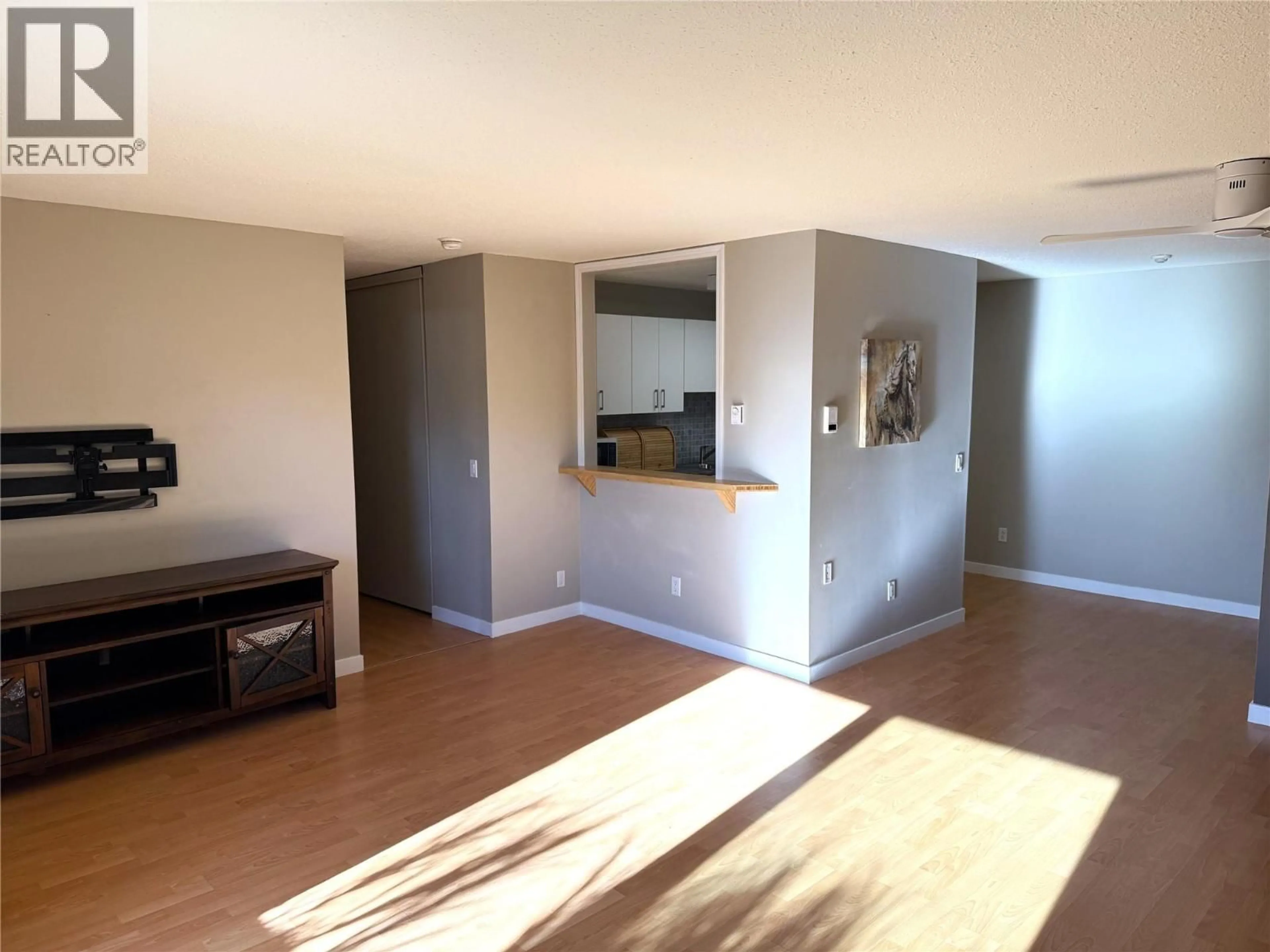 A pic of a room for 305 - 555 ROWCLIFFE AVENUE, Kelowna British Columbia V1Y5Y8