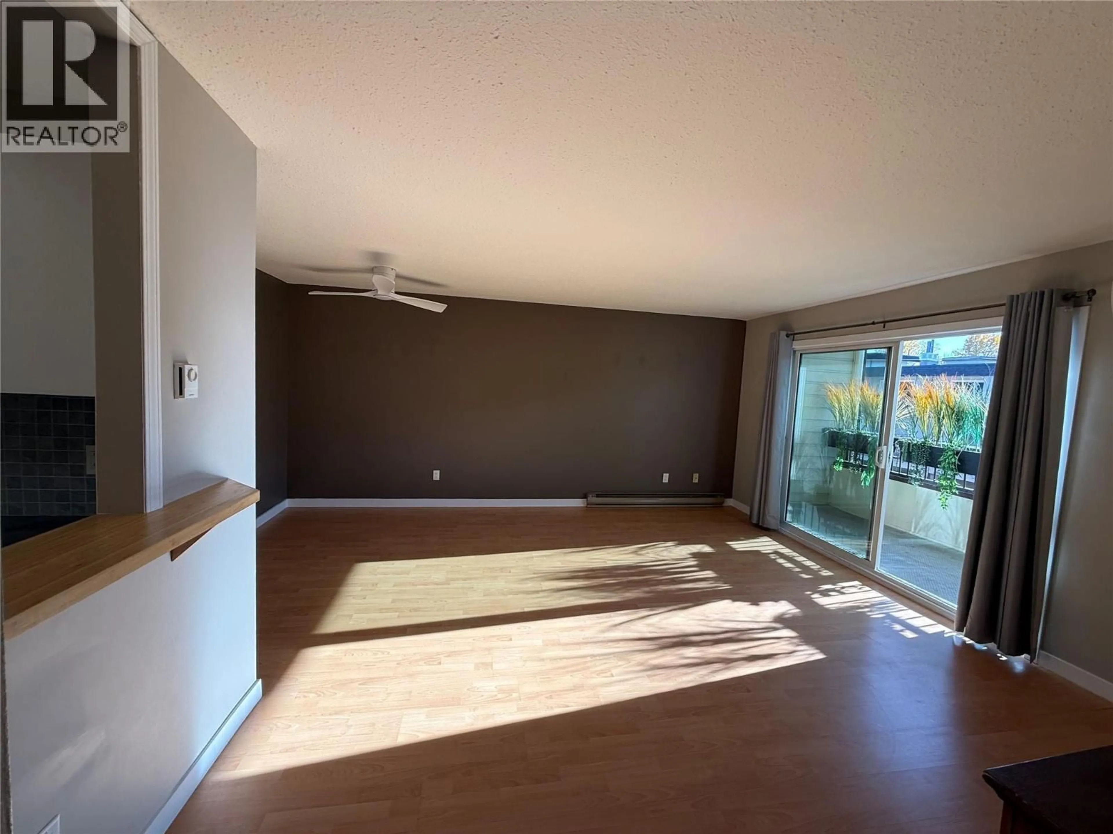 A pic of a room for 305 - 555 ROWCLIFFE AVENUE, Kelowna British Columbia V1Y5Y8
