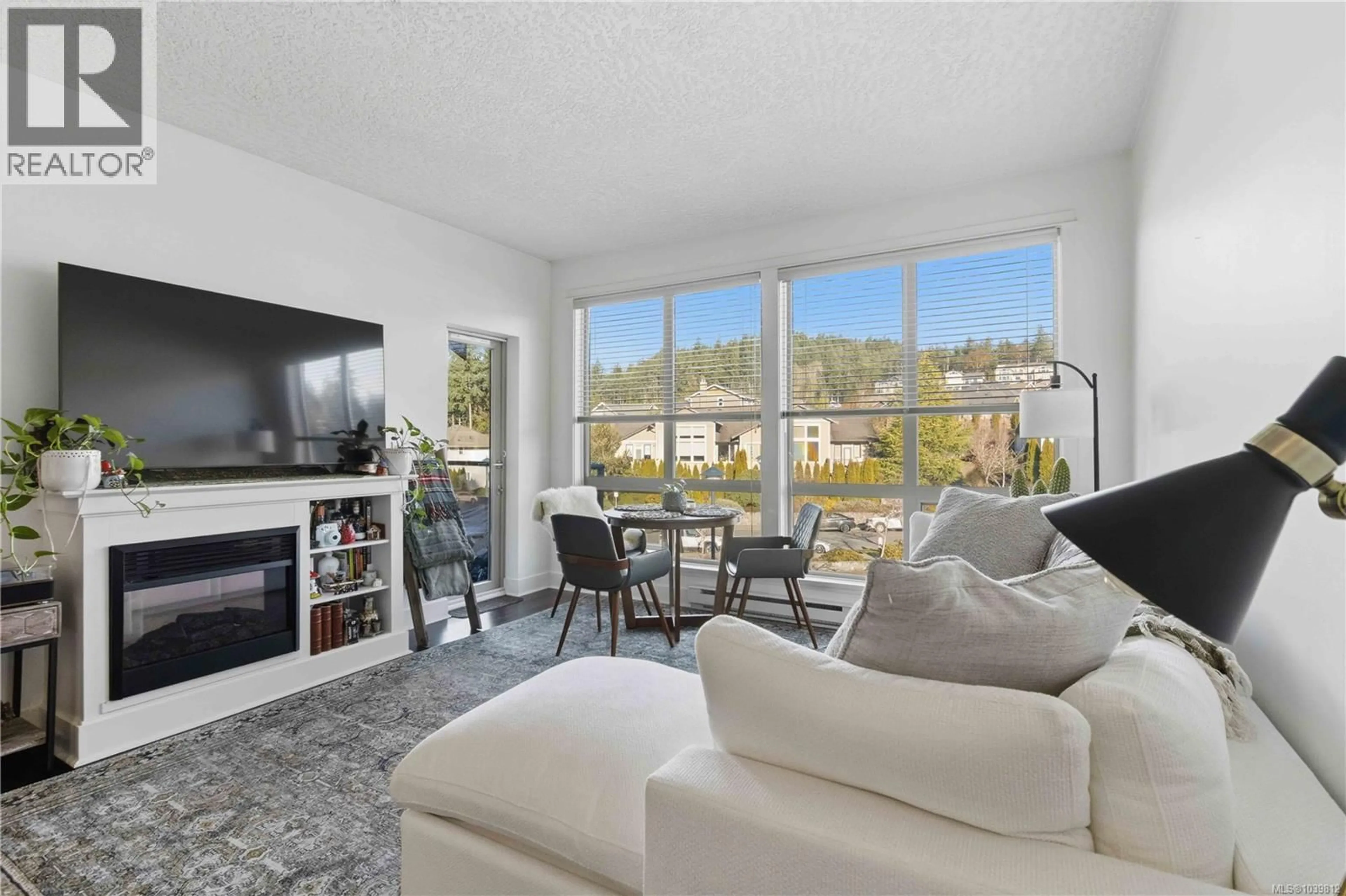 Living room with furniture, unknown for 303 - 627 BROOKSIDE ROAD, Colwood British Columbia V9C0C3