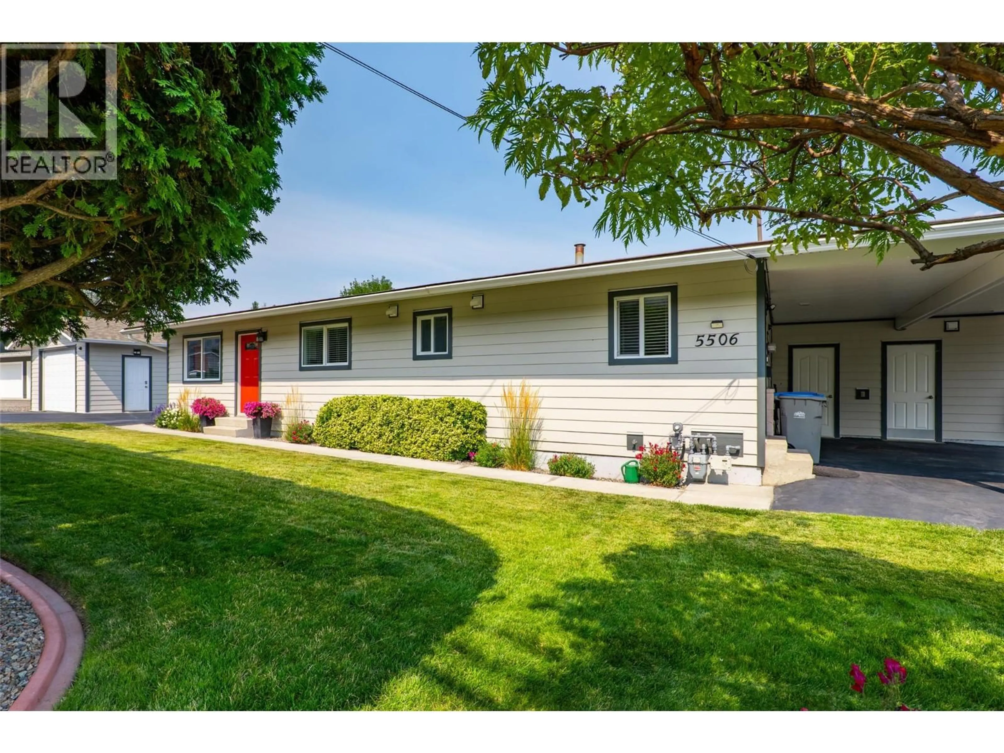Home with vinyl exterior material, street for 295 VIKING DRIVE, Kamloops British Columbia V2C5P1