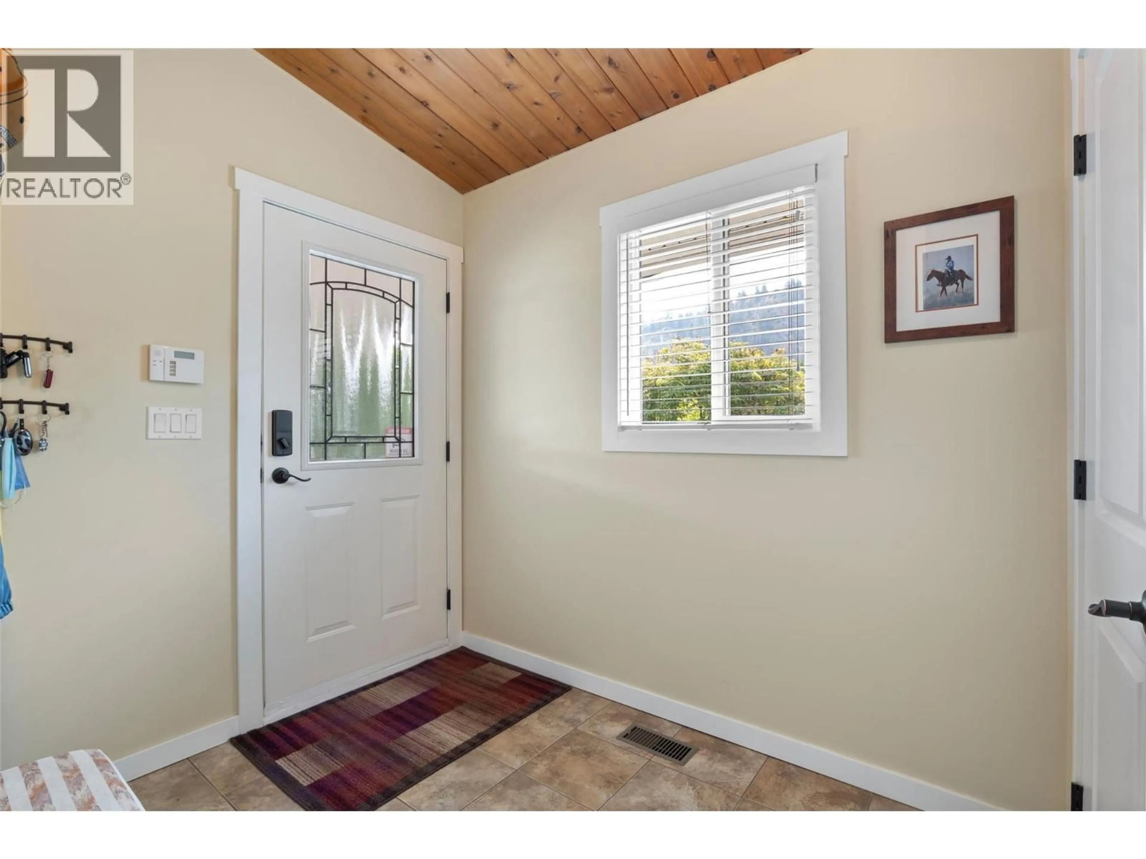 Indoor entryway for 295 VIKING DRIVE, Kamloops British Columbia V2C5P1